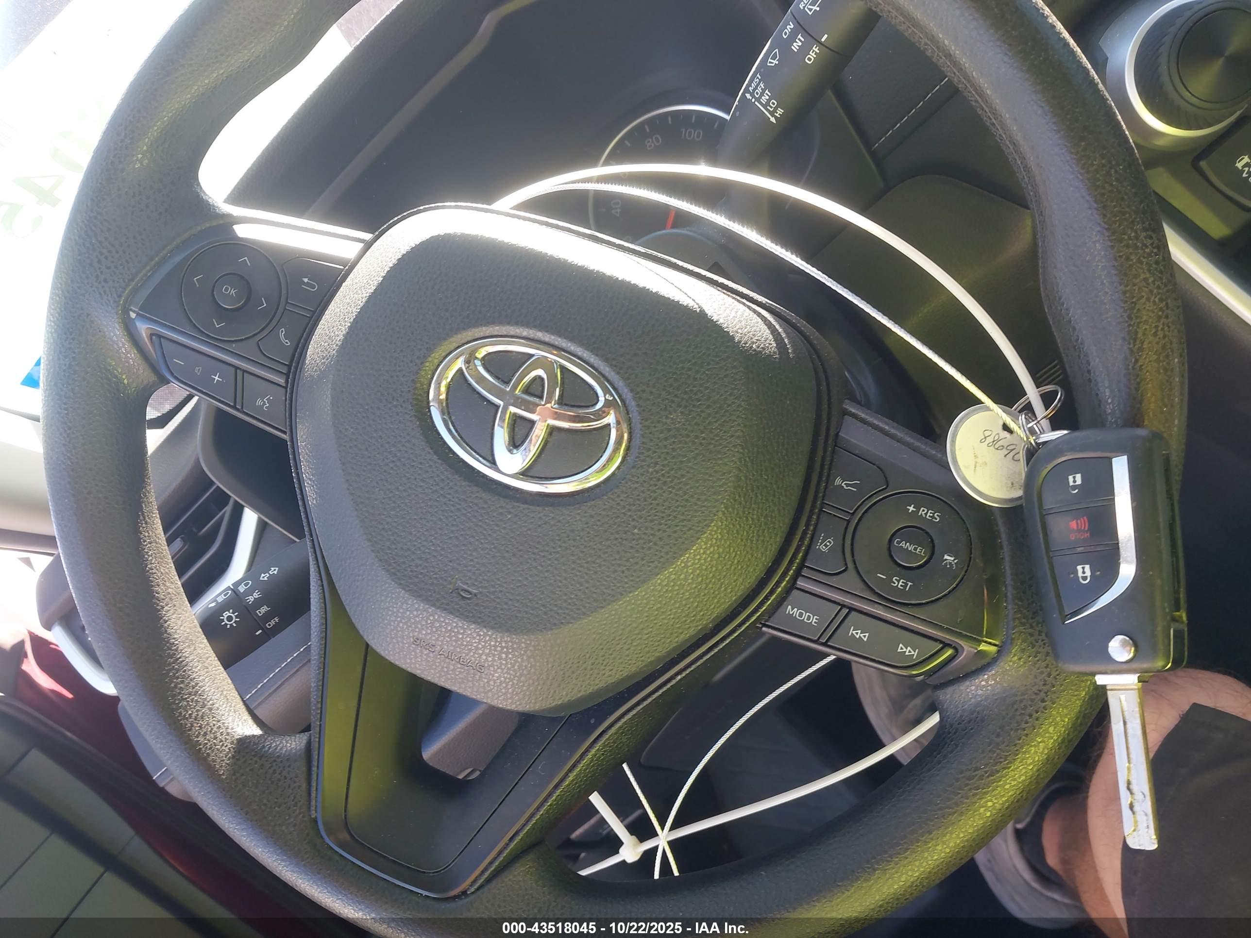 TOYOTA RAV4 image 11