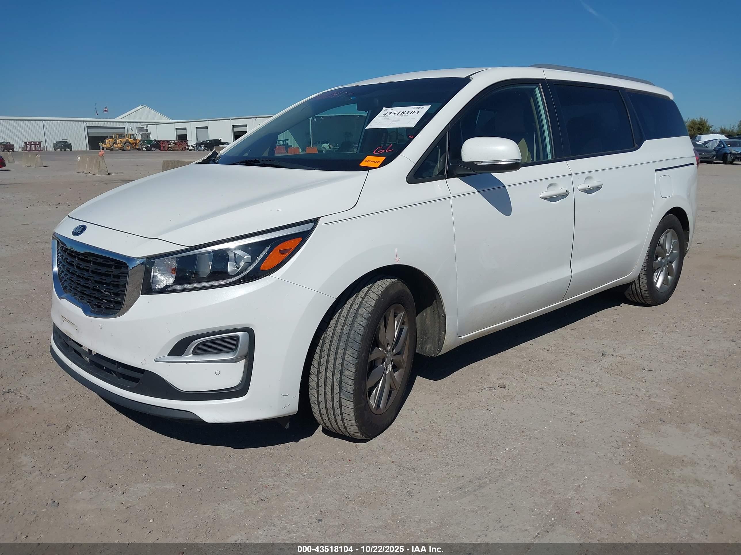 KIA SEDONA image 2