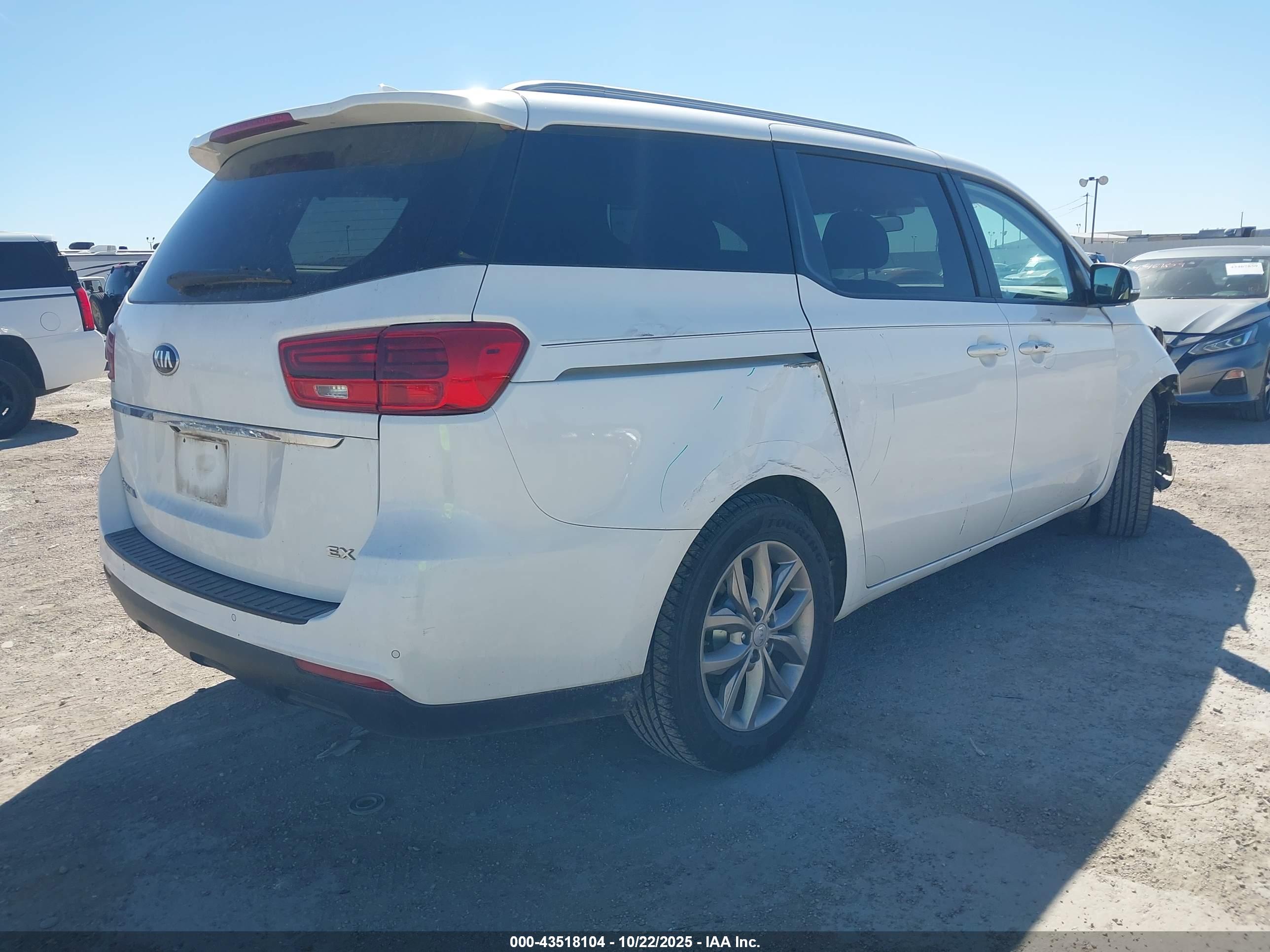 KIA SEDONA image 4