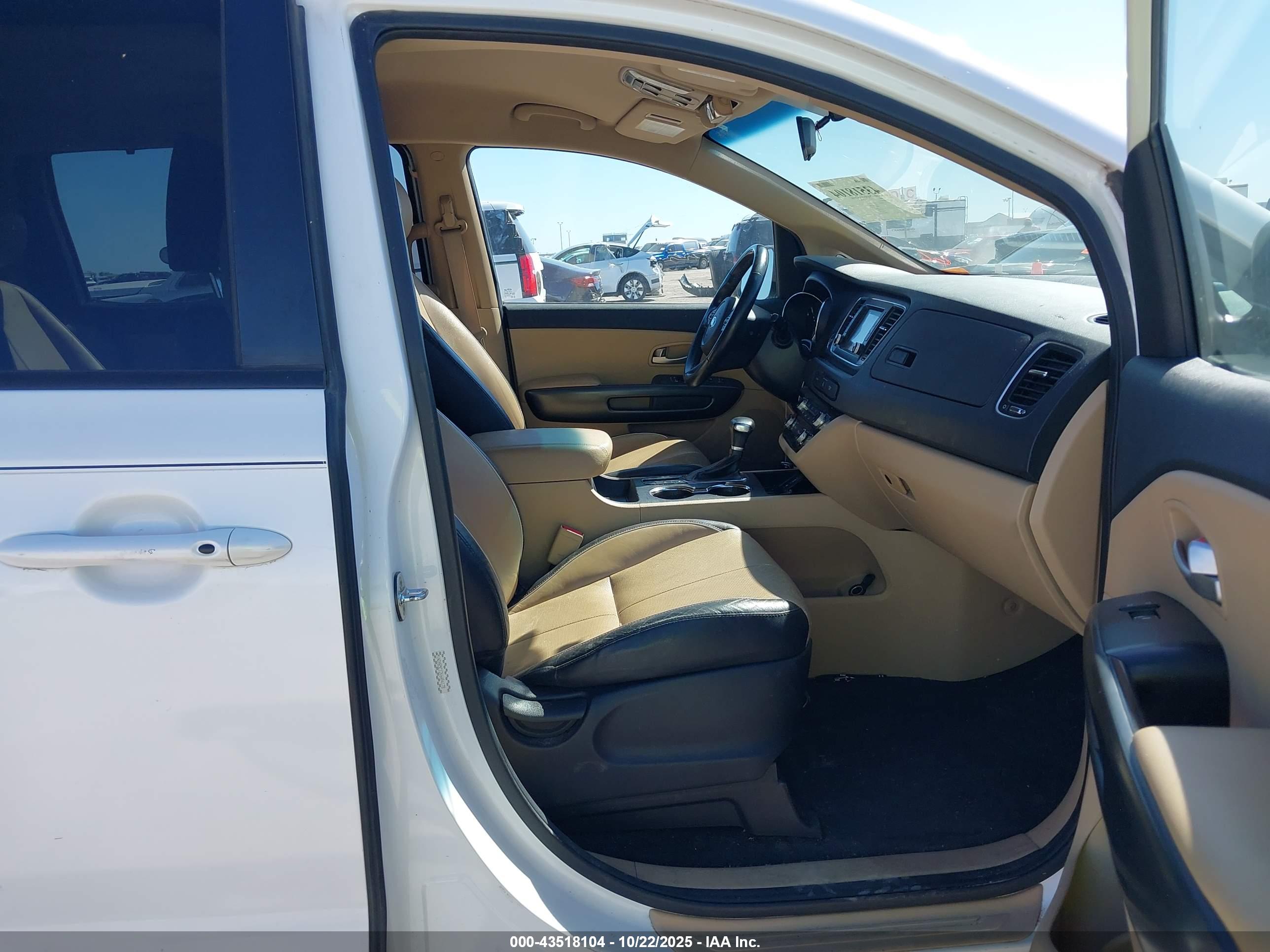 KIA SEDONA image 5