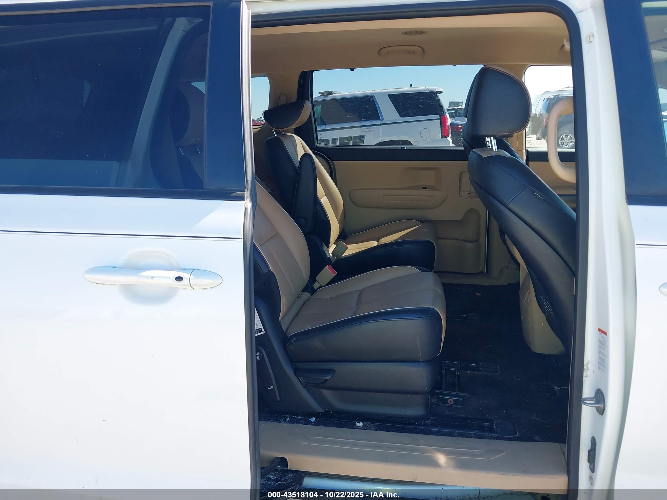 KIA SEDONA image 8