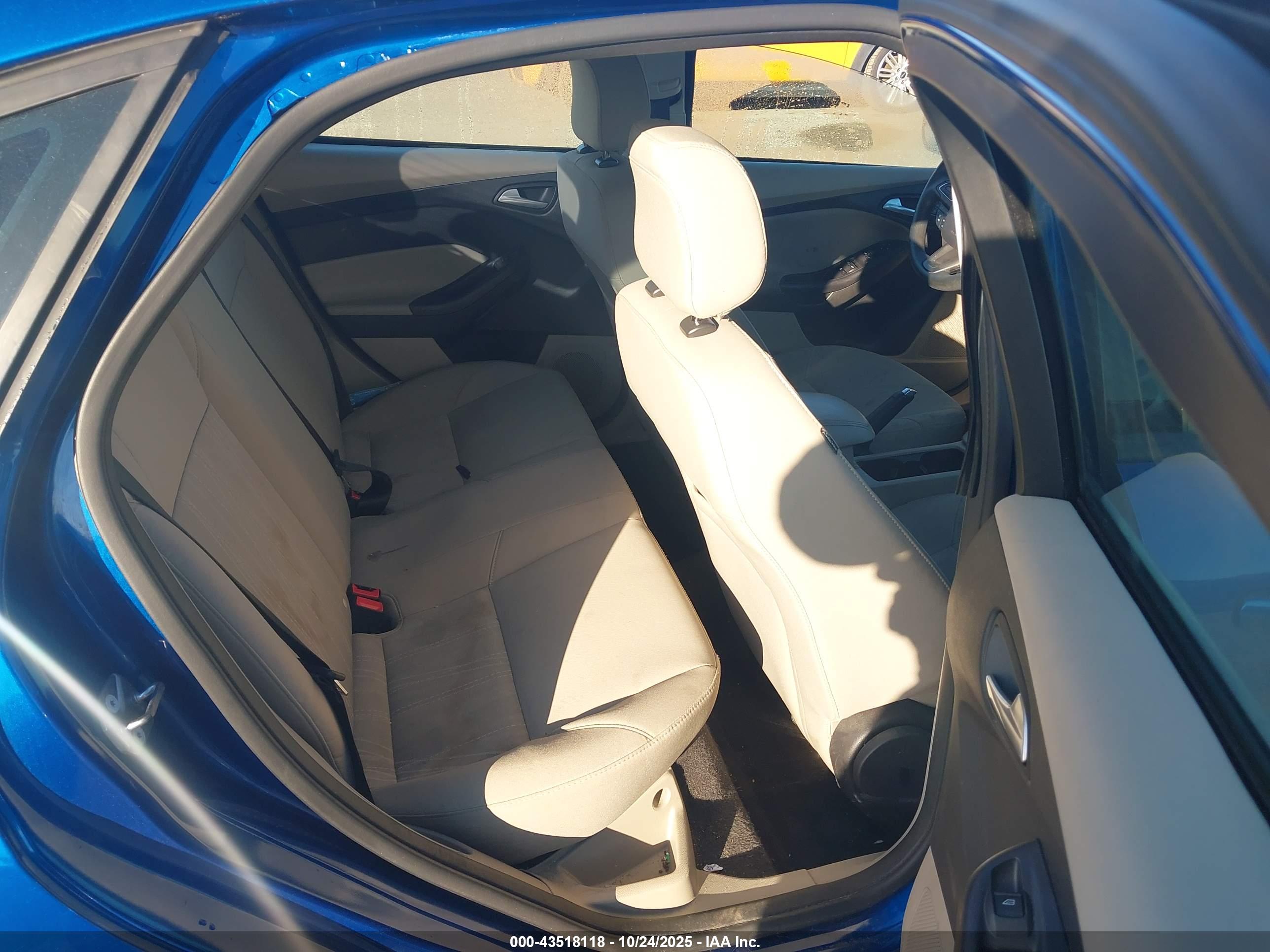 FORD FOCUS image 8