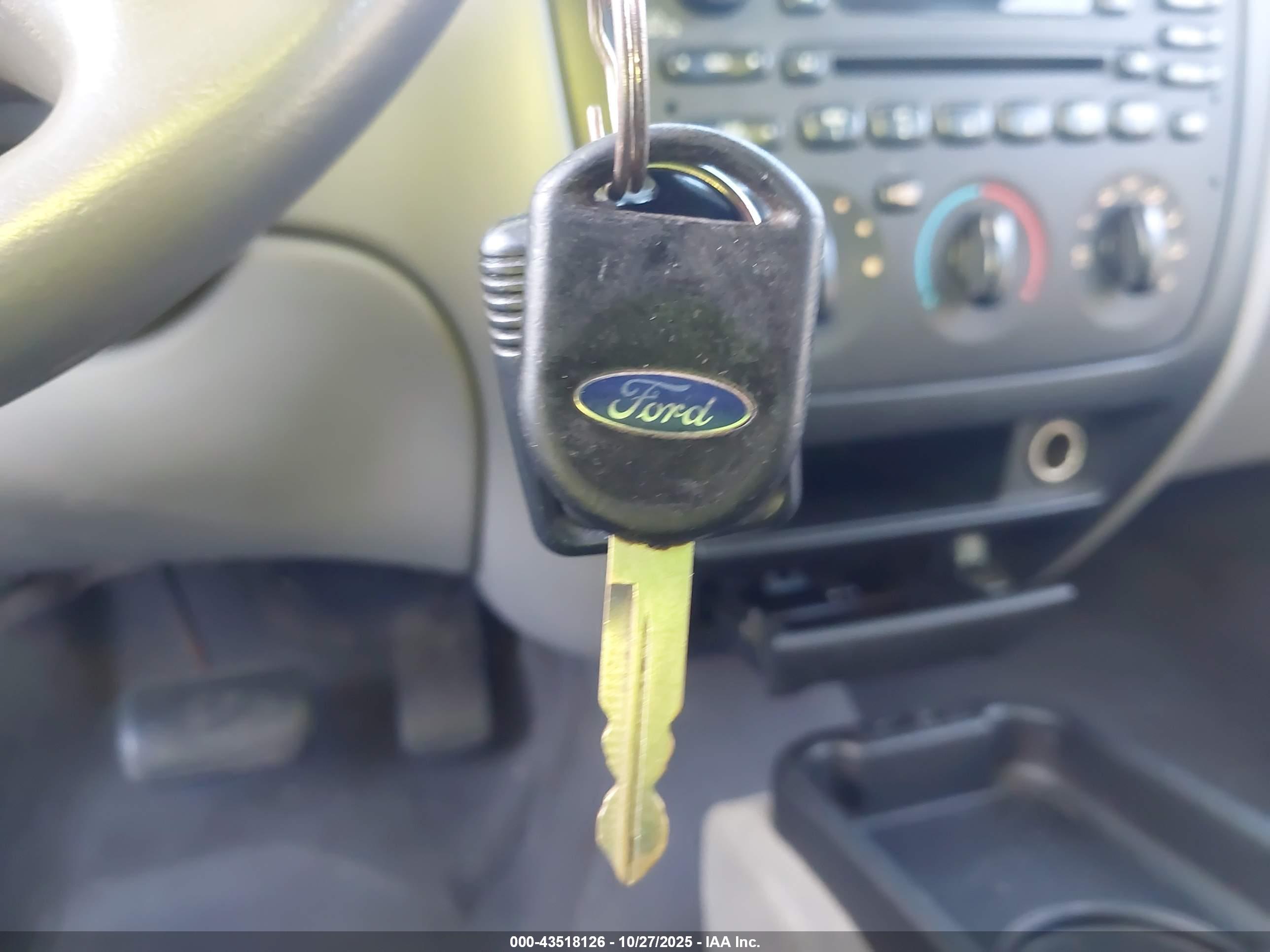 FORD TAURUS image 11