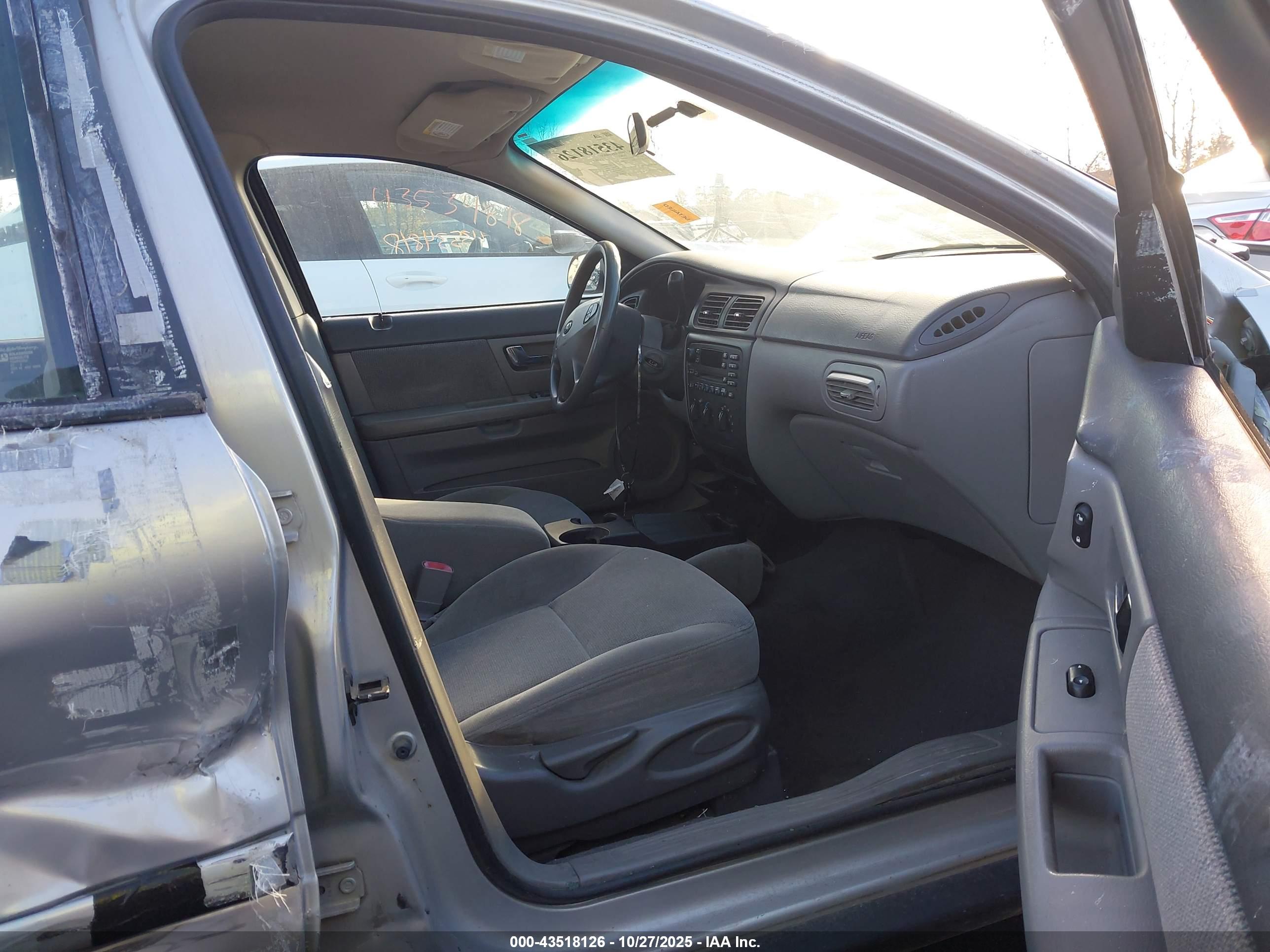 FORD TAURUS image 5