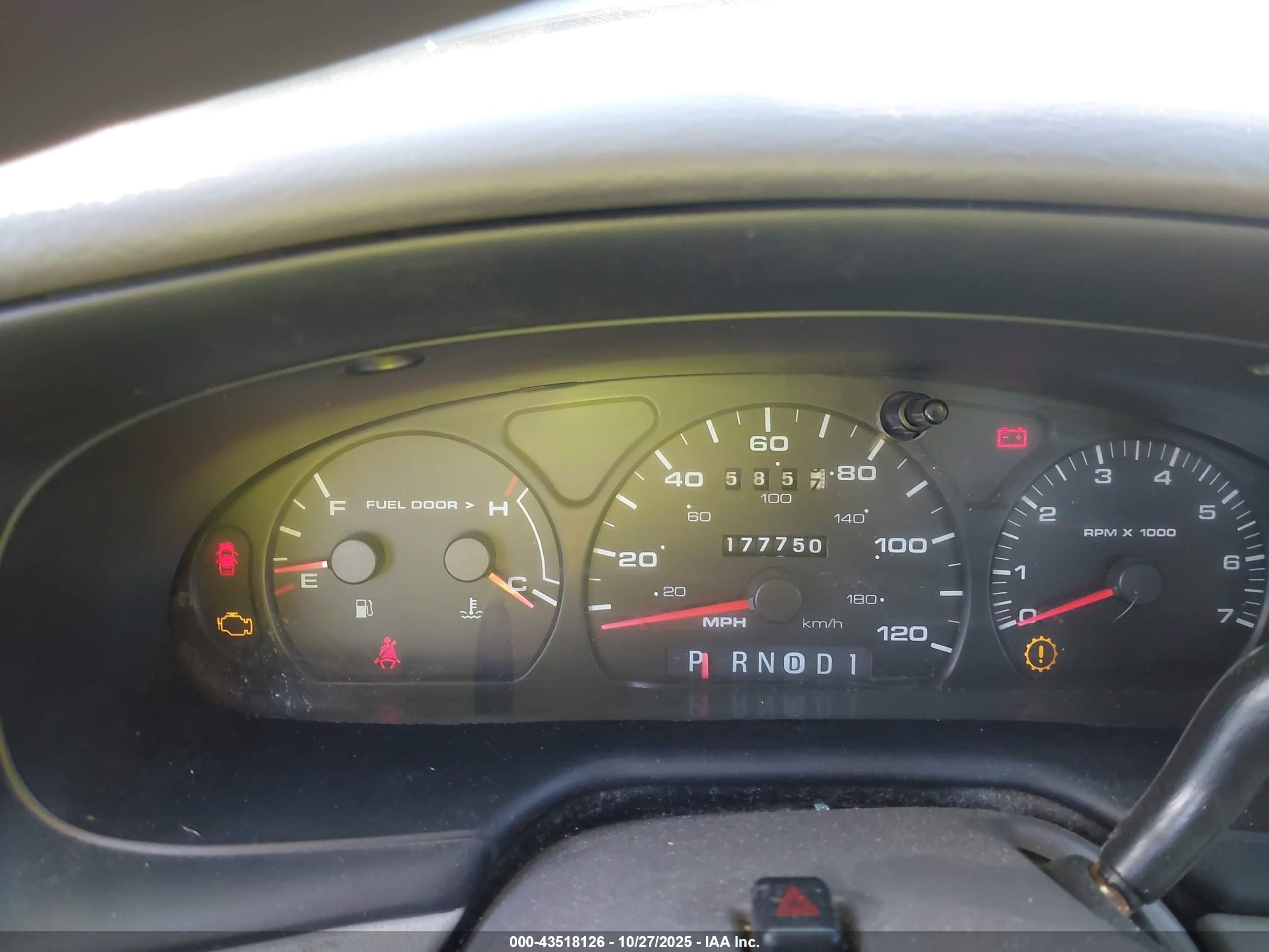 FORD TAURUS image 7