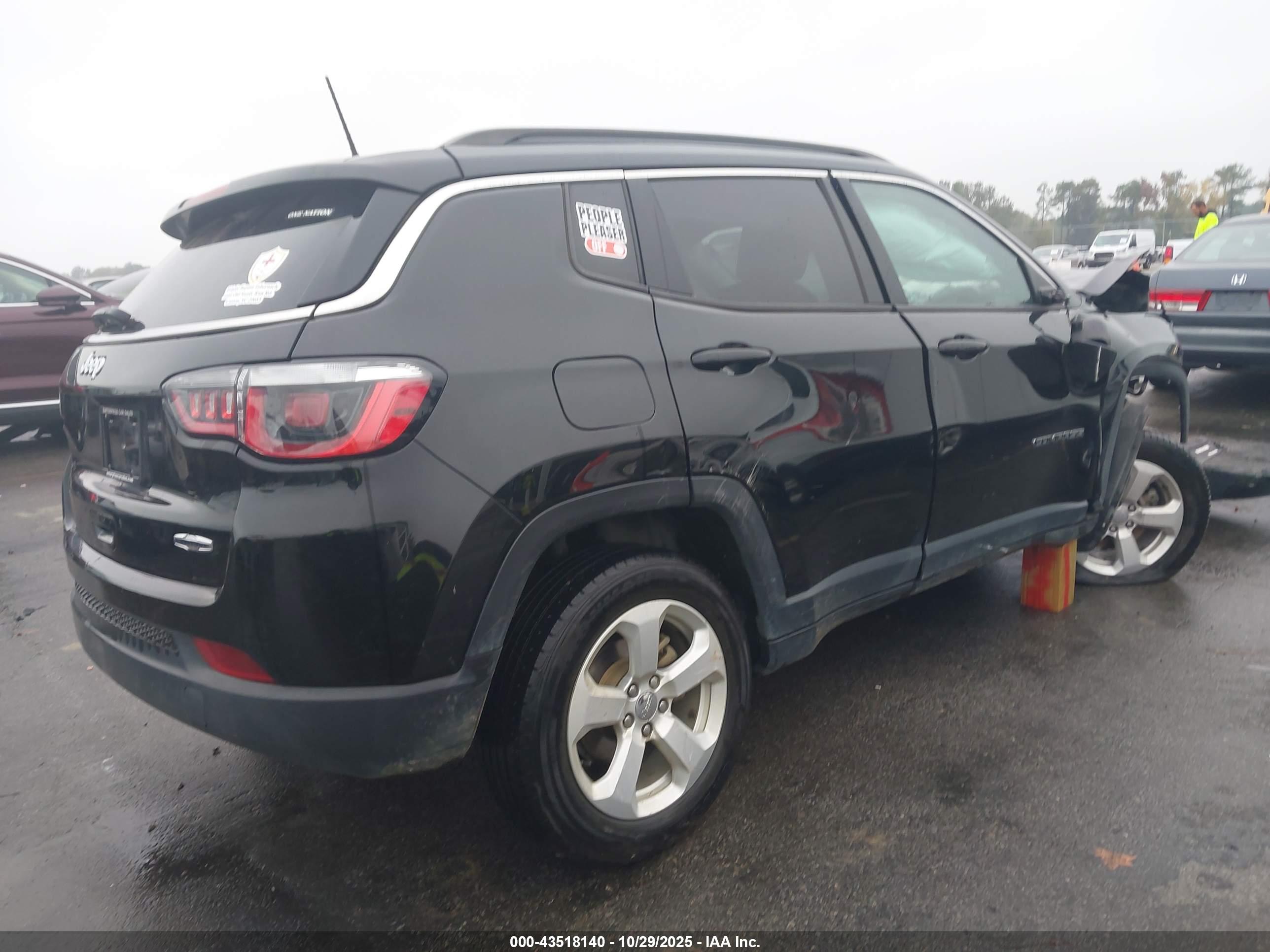 JEEP COMPASS image 4