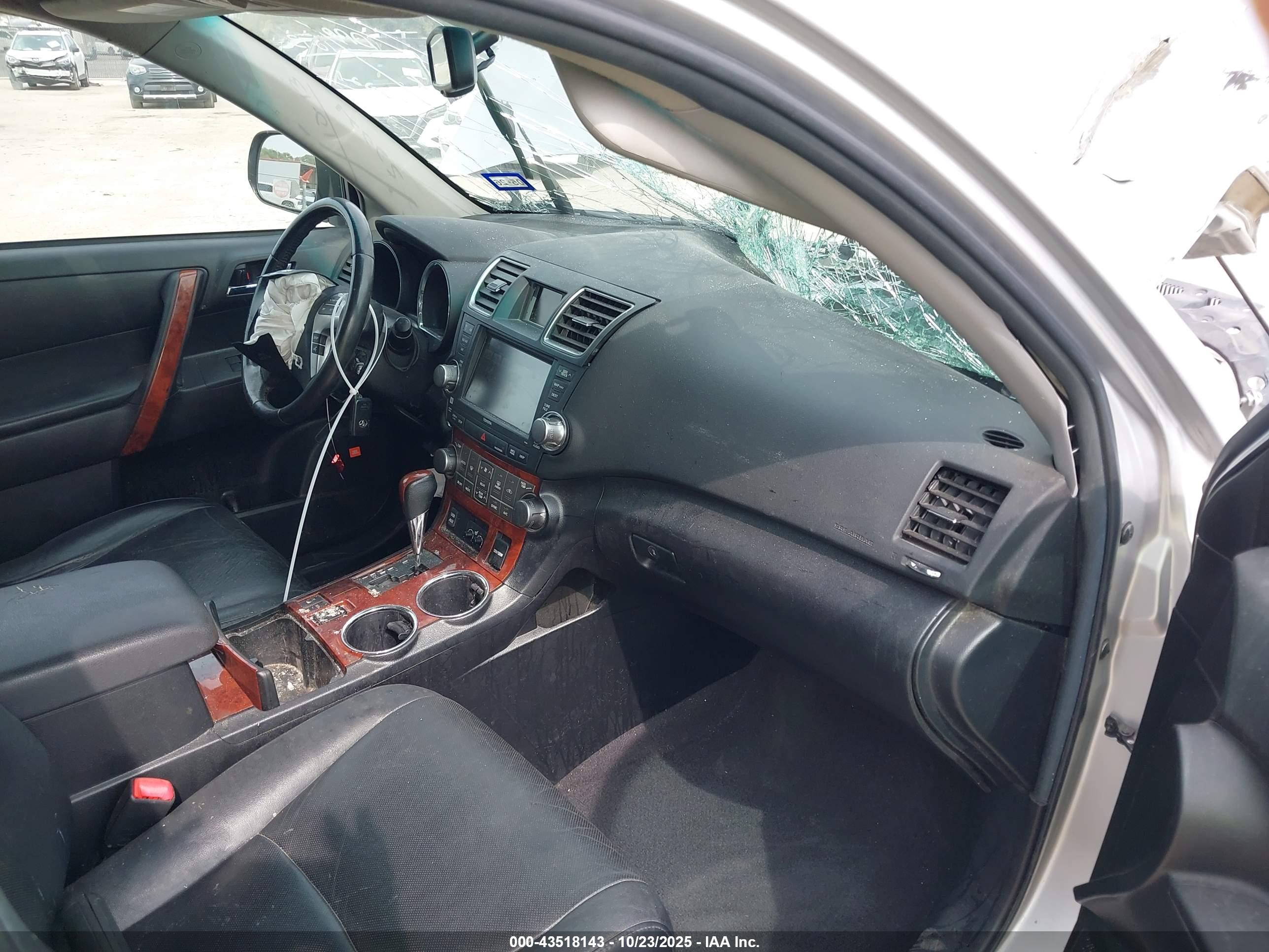 TOYOTA HIGHLANDER image 5