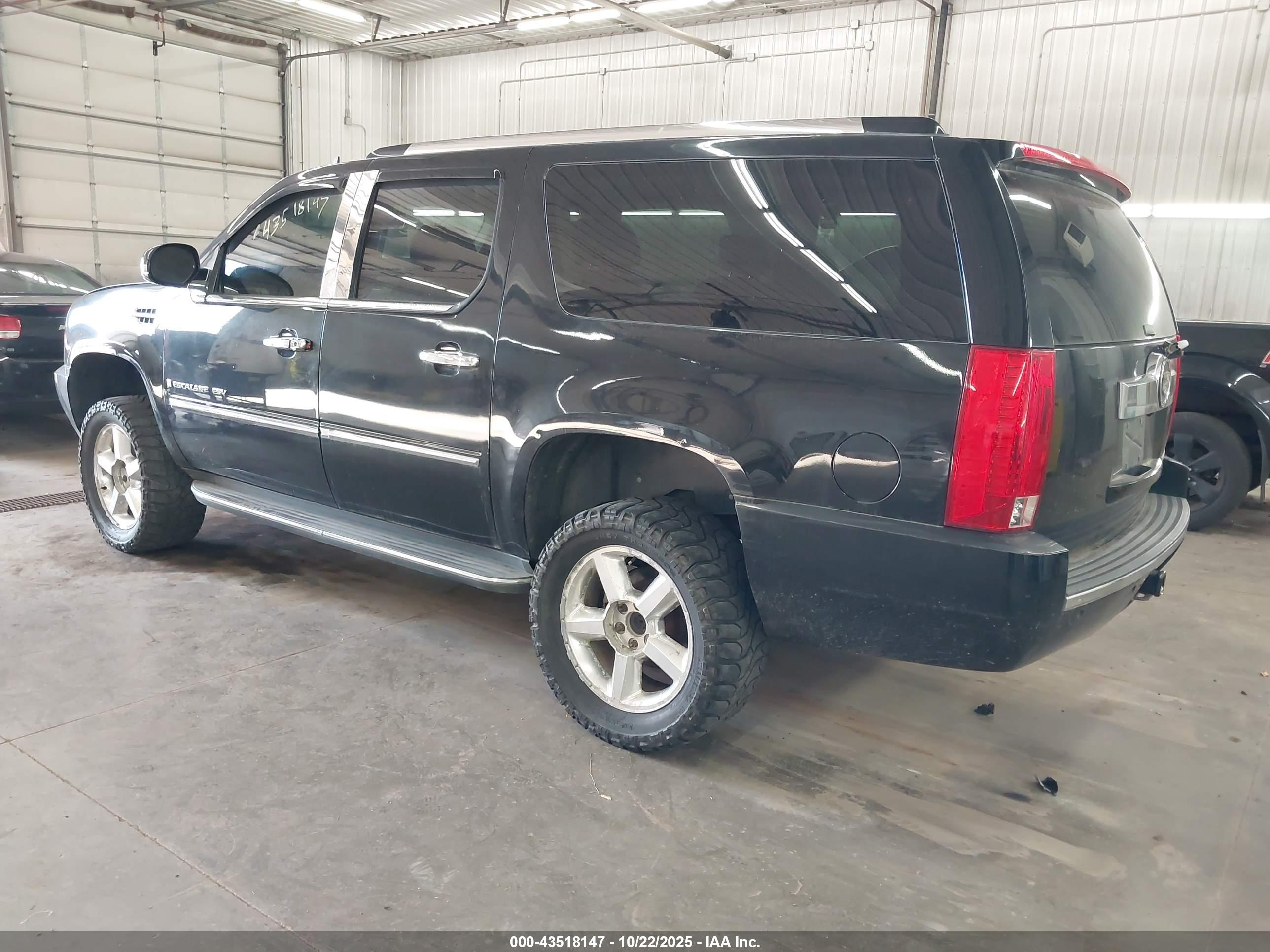 CADILLAC ESCALADE image 3