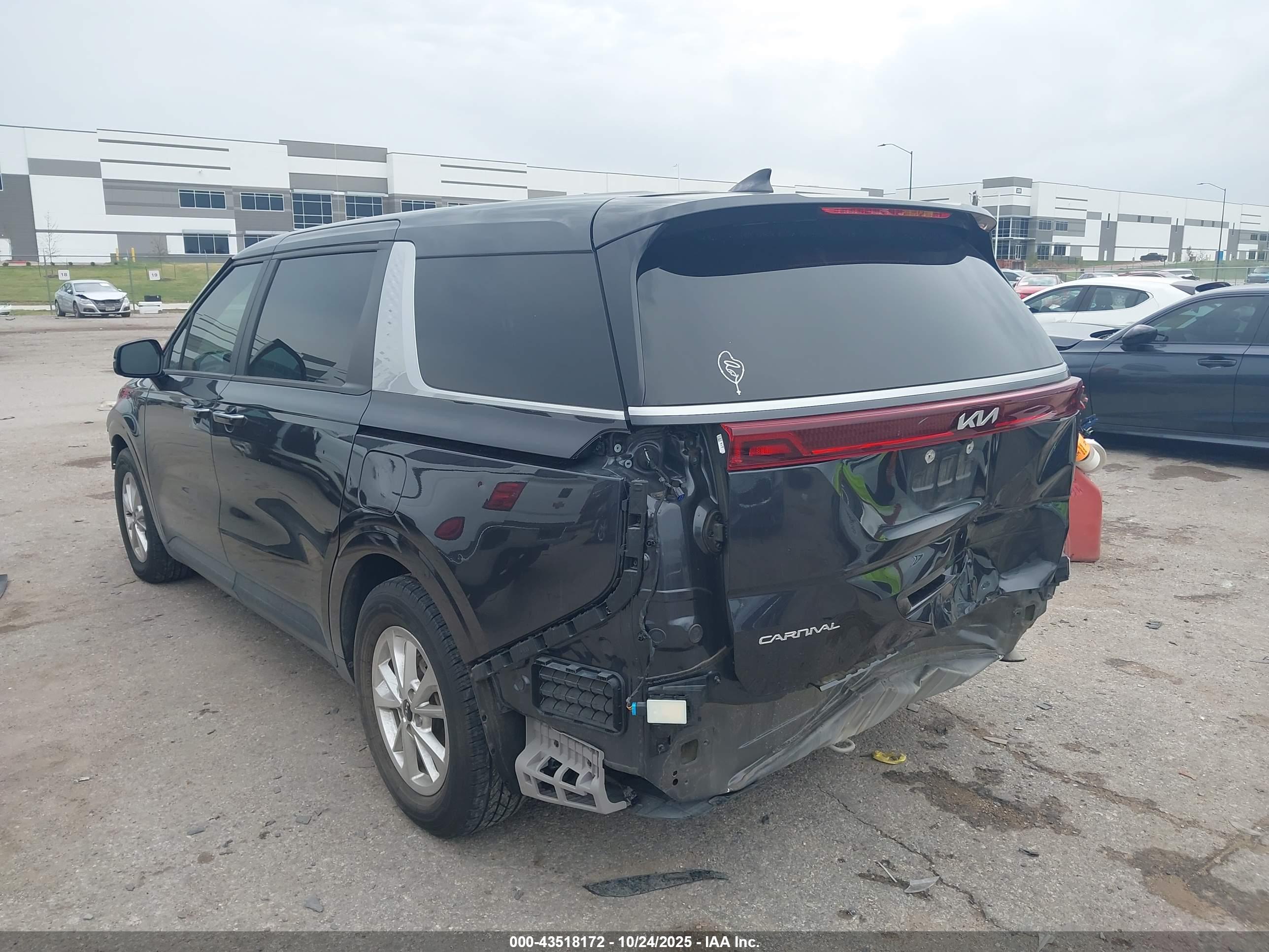 KIA CARNIVAL image 3