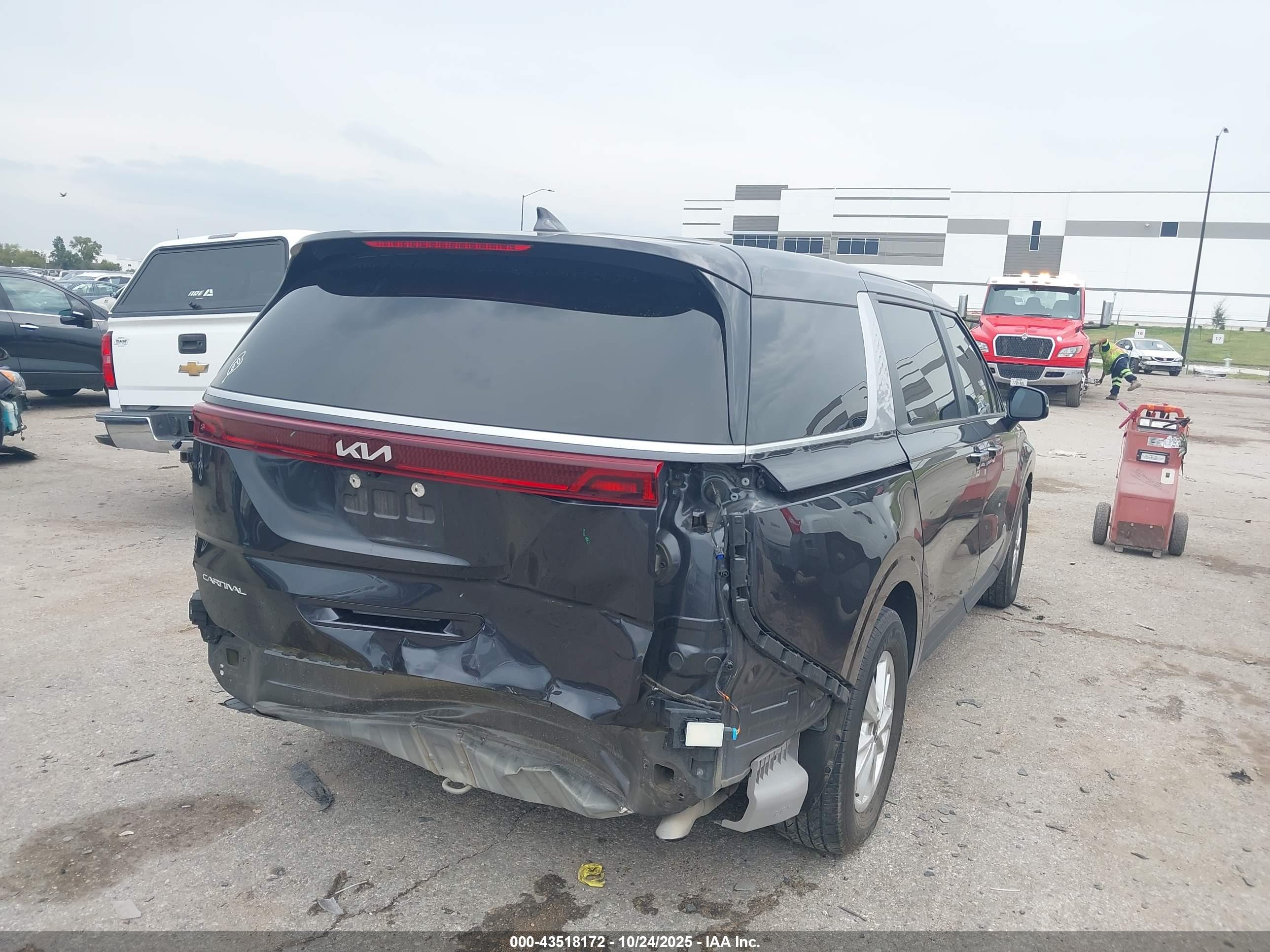 KIA CARNIVAL image 4