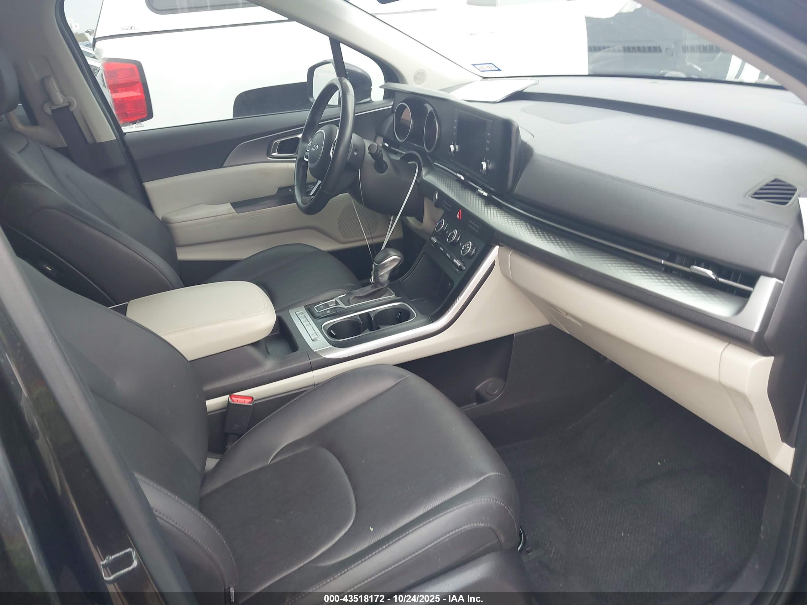 KIA CARNIVAL image 5