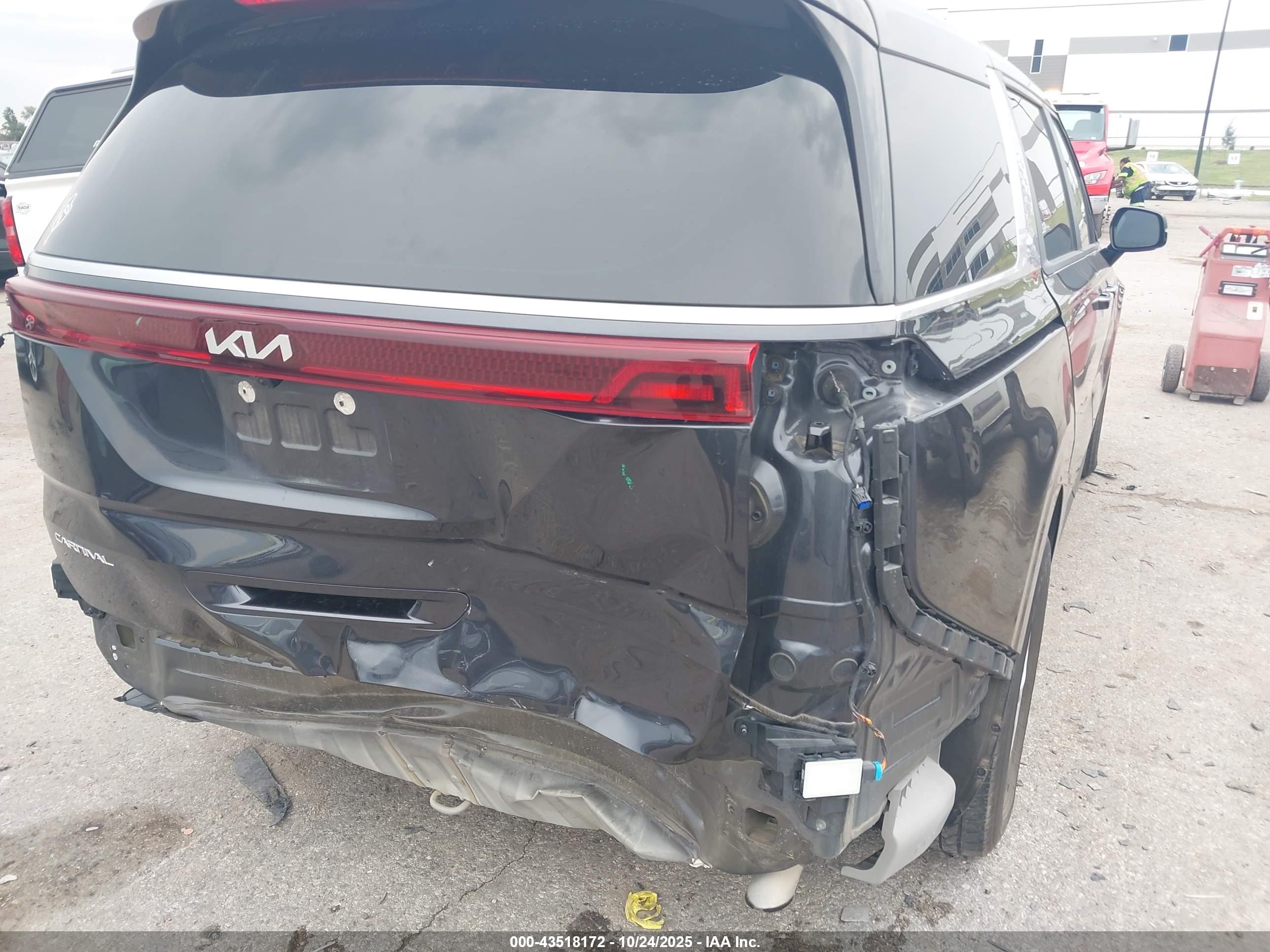 KIA CARNIVAL image 6