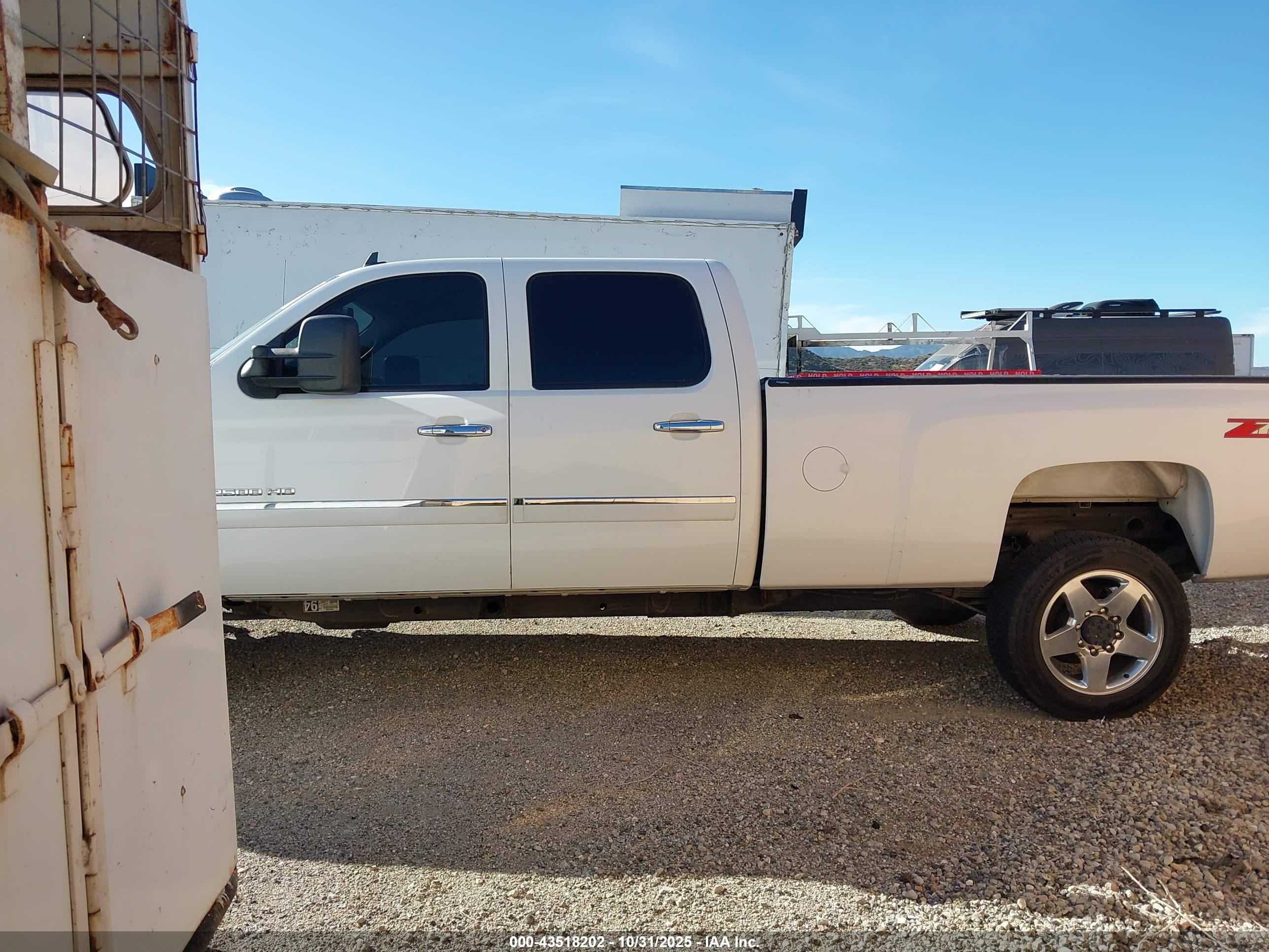CHEVROLET SILVERADO image 3
