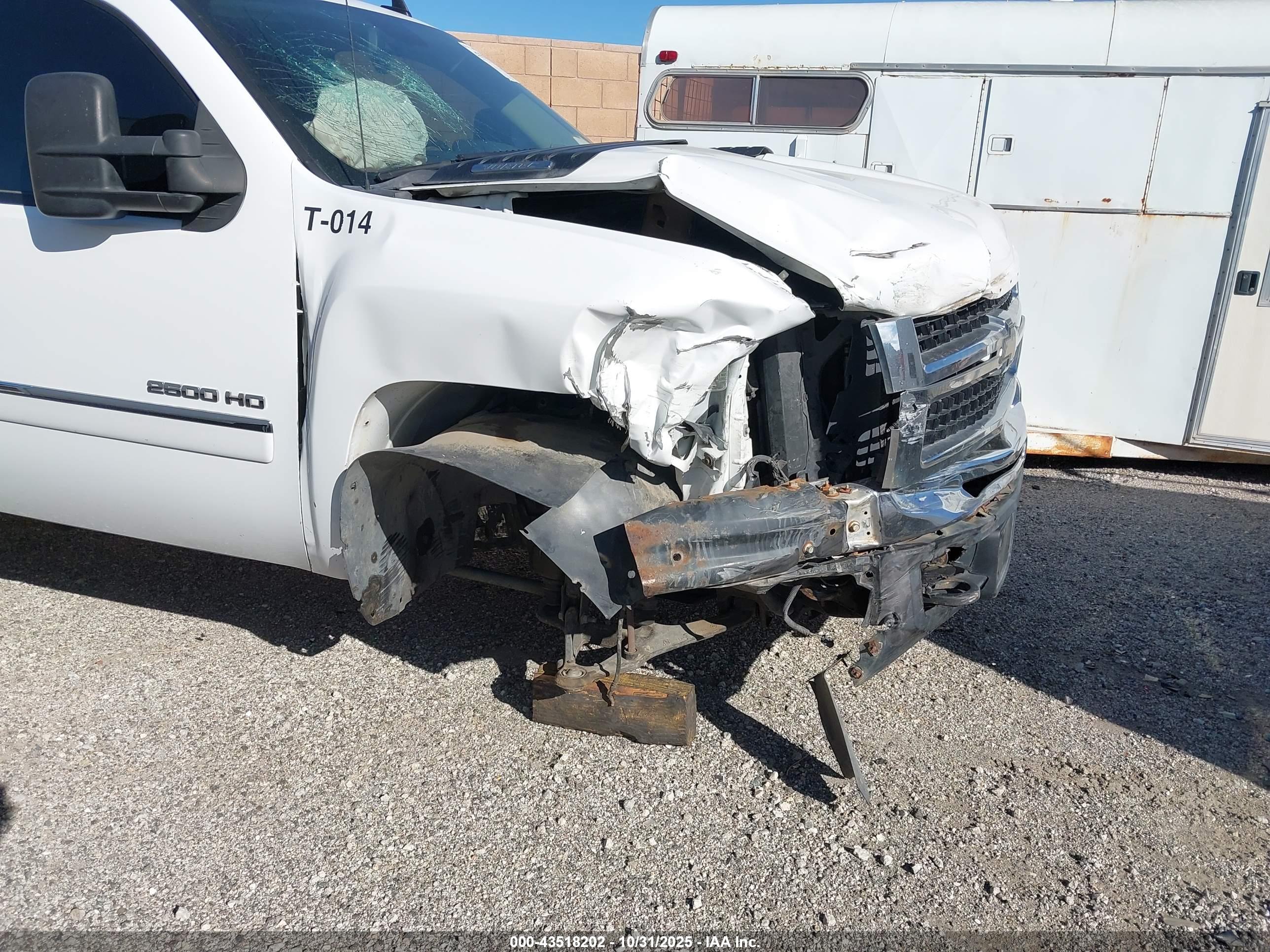 CHEVROLET SILVERADO image 6