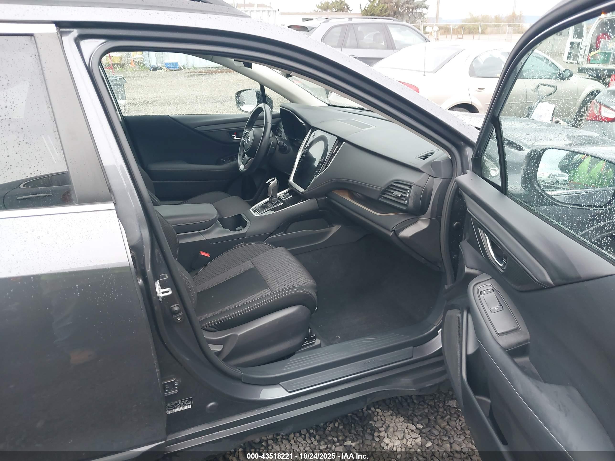 SUBARU OUTBACK image 5