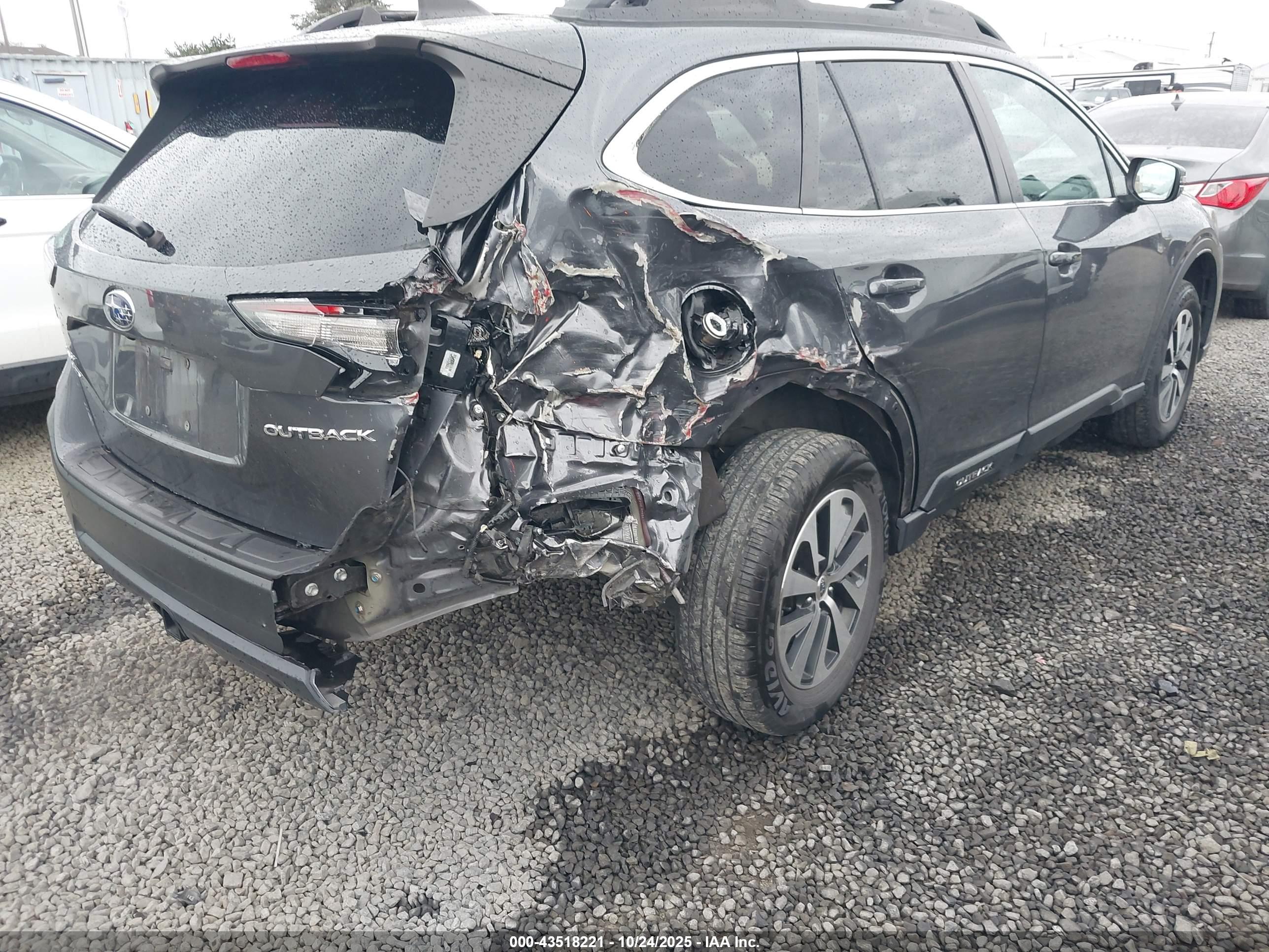 SUBARU OUTBACK image 6