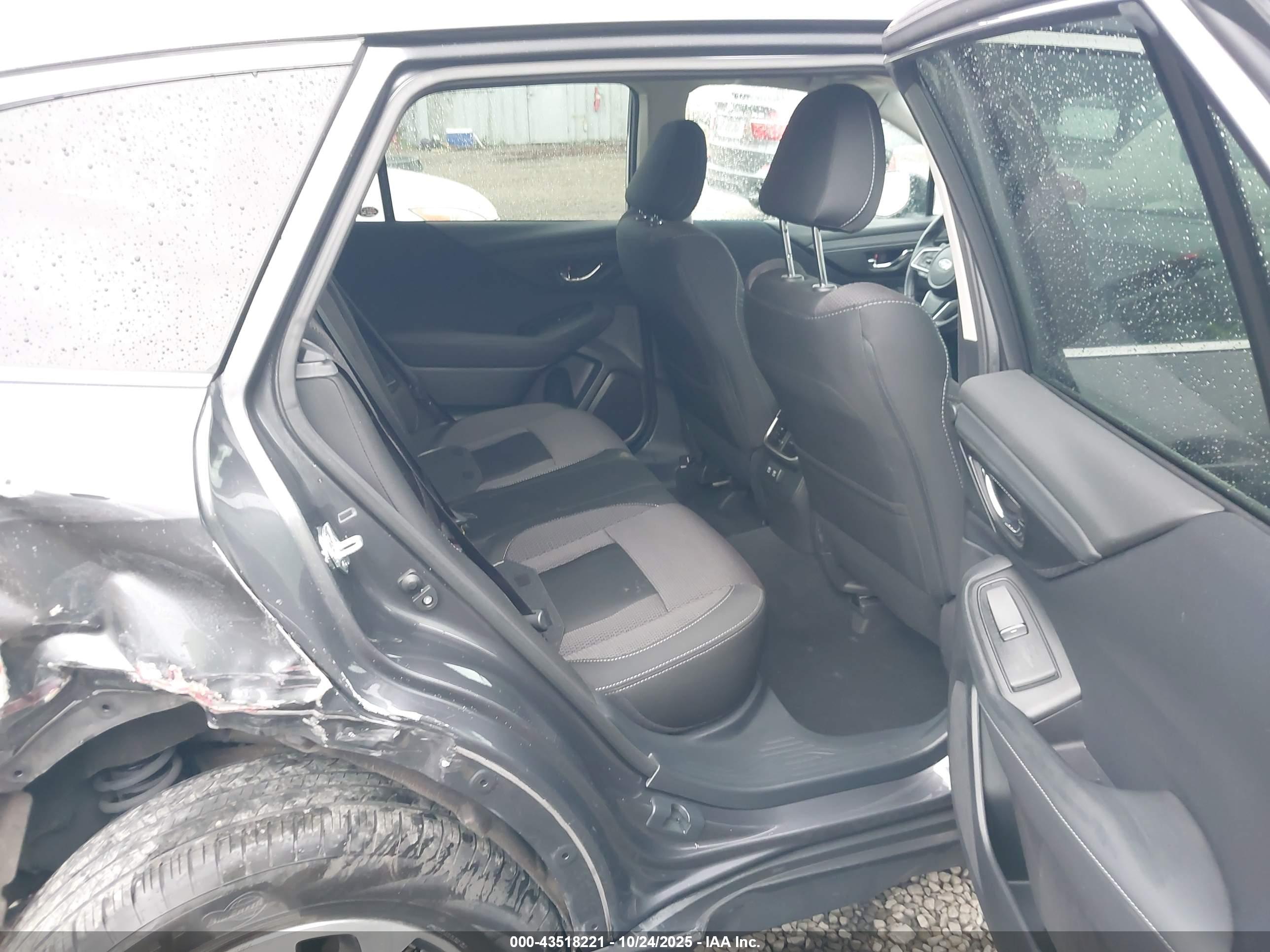 SUBARU OUTBACK image 8