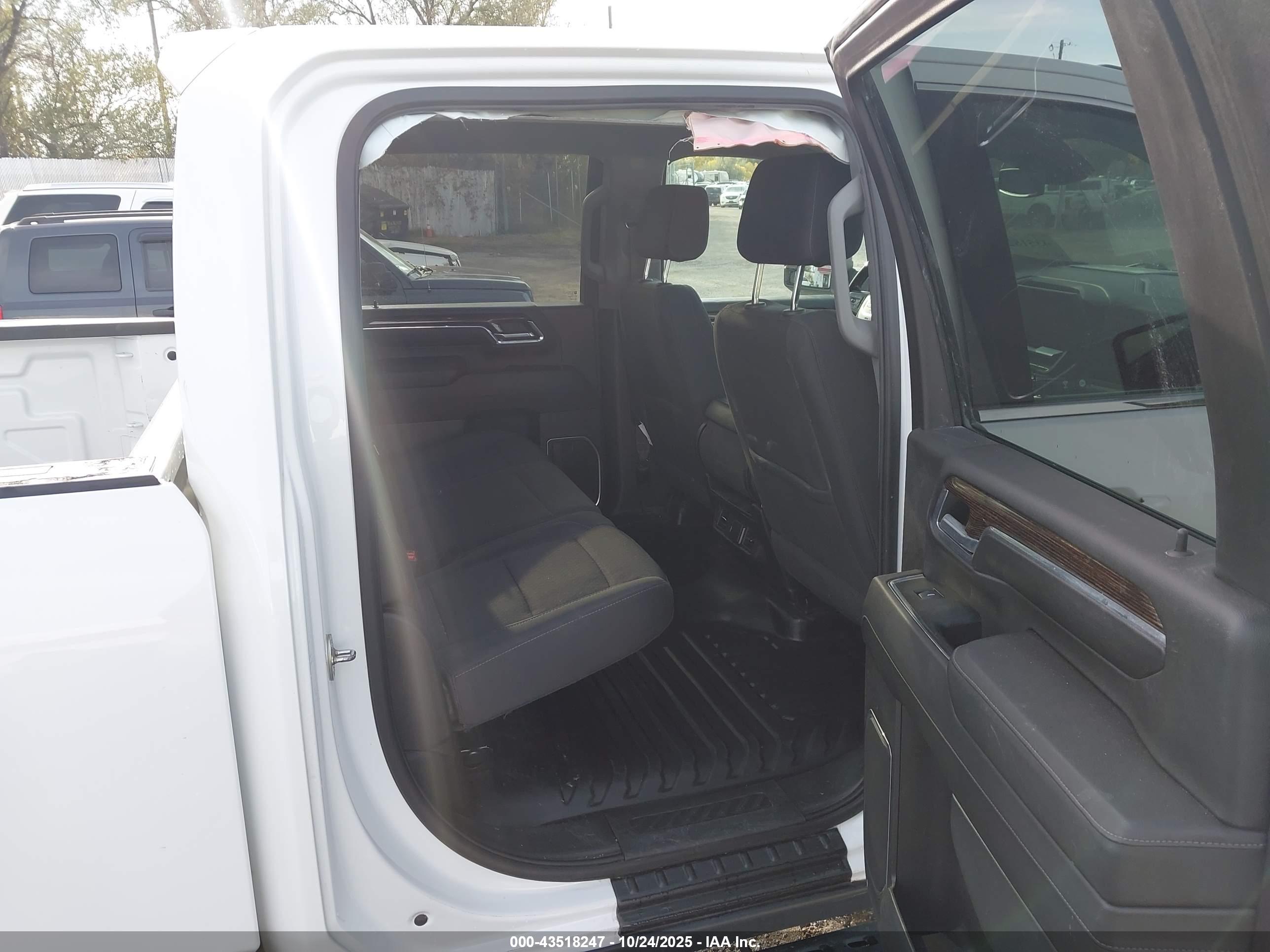 GMC SIERRA image 7