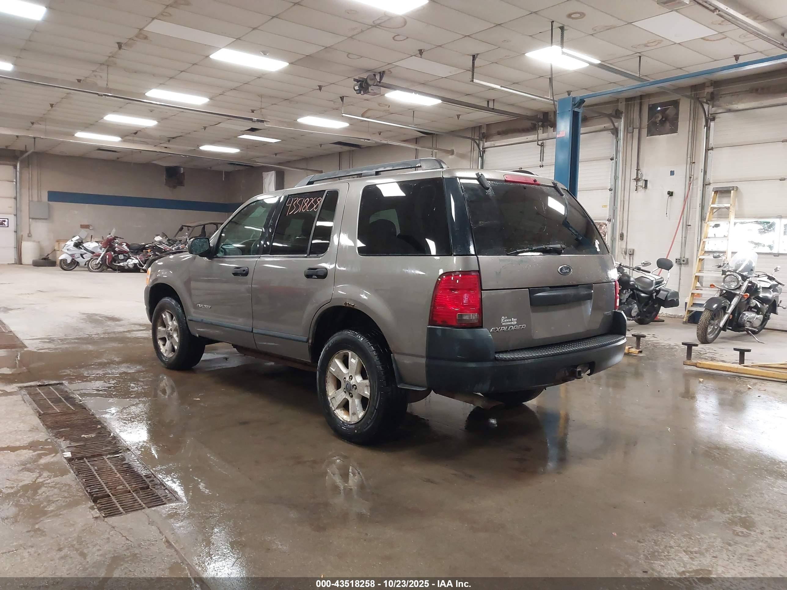 FORD EXPLORER image 3