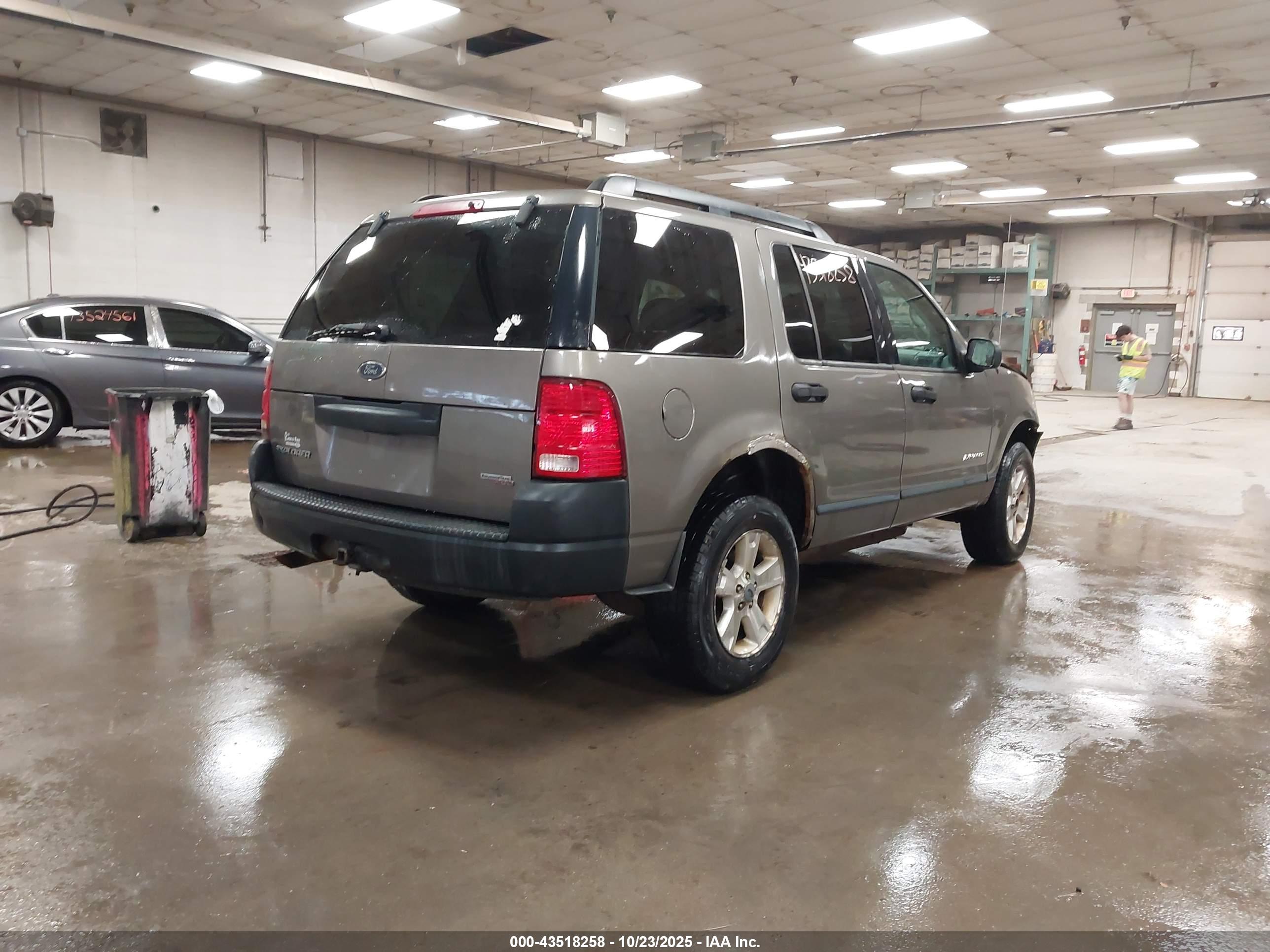 FORD EXPLORER image 4