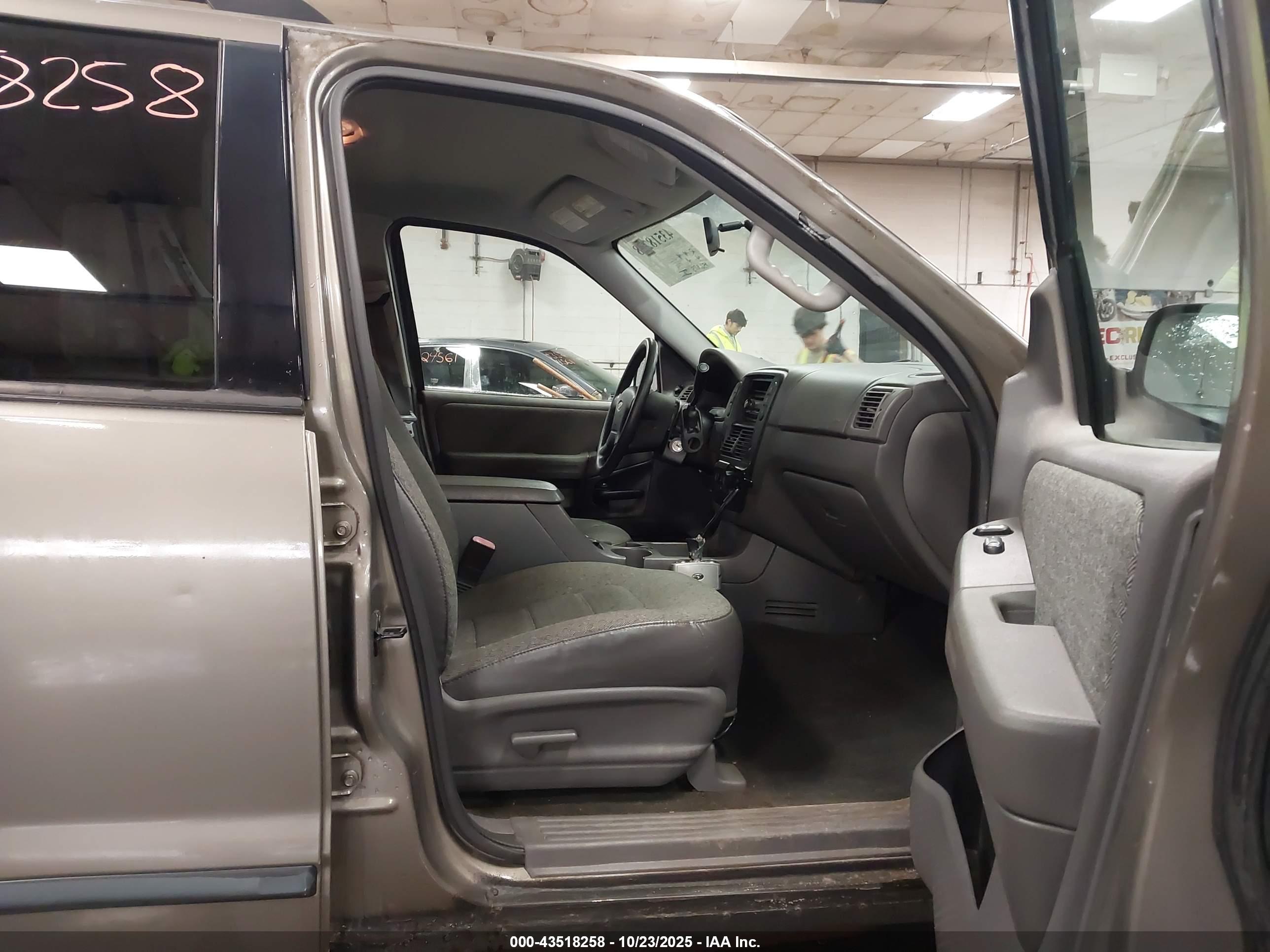 FORD EXPLORER image 5
