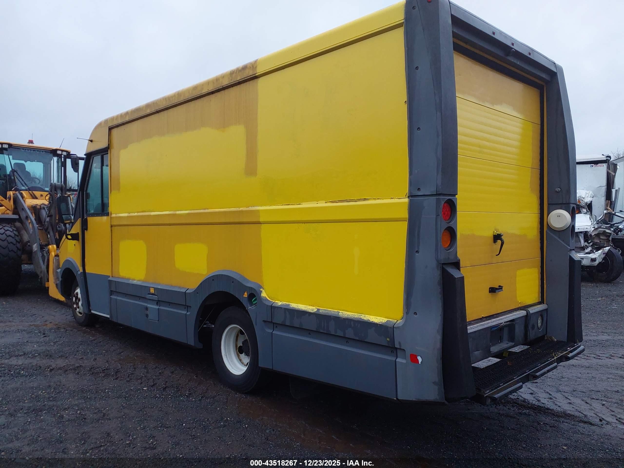 ISUZU REACH image 3