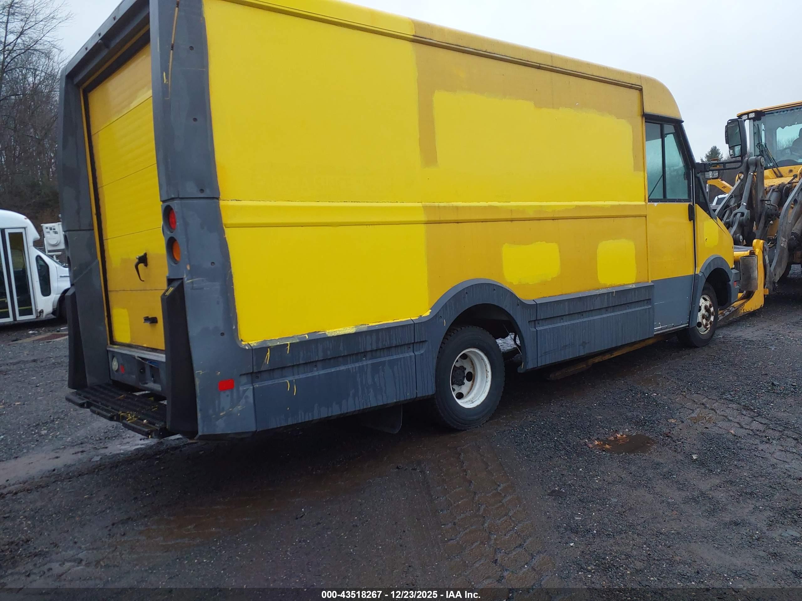 ISUZU REACH image 4