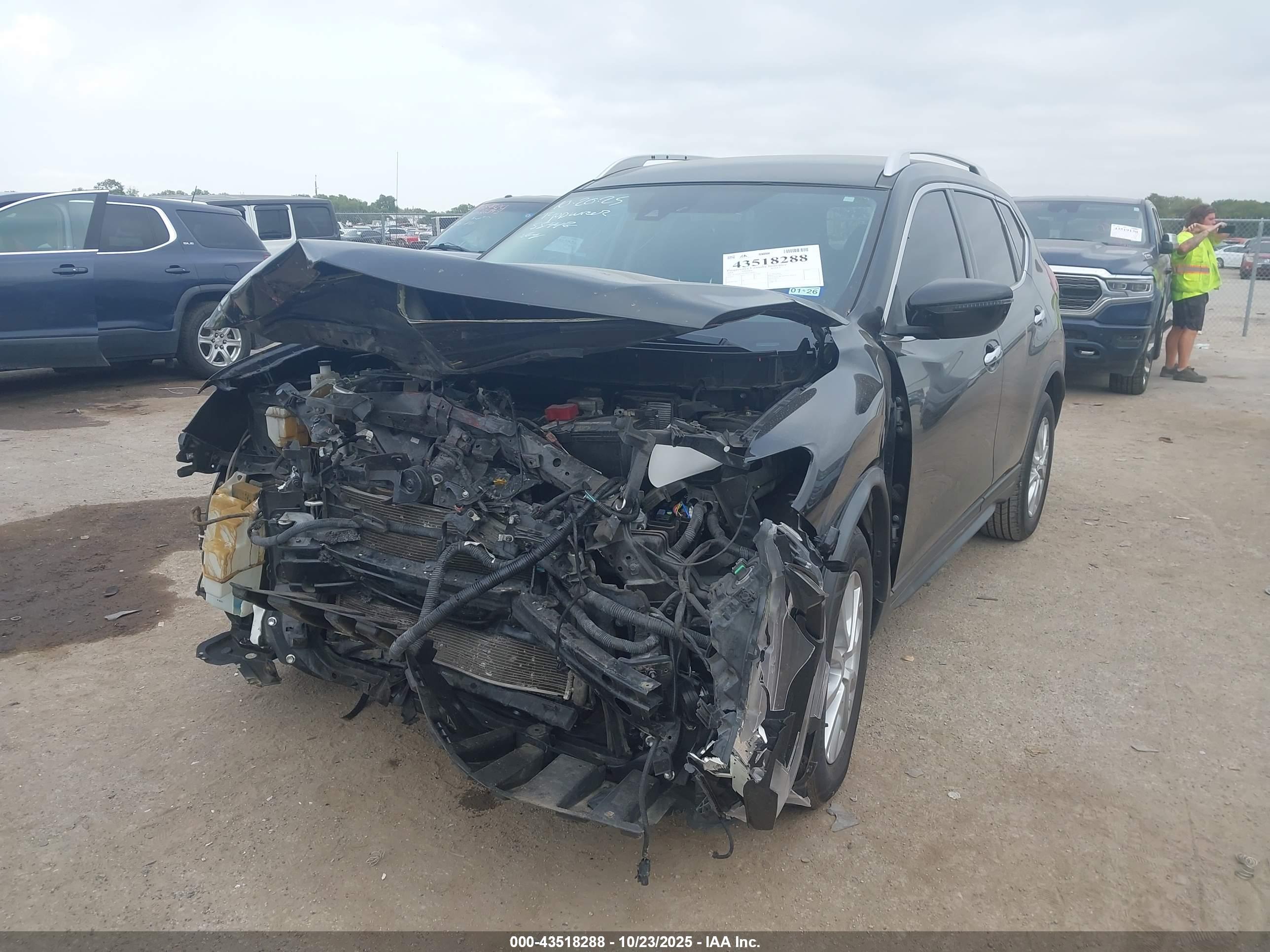 NISSAN ROGUE image 2