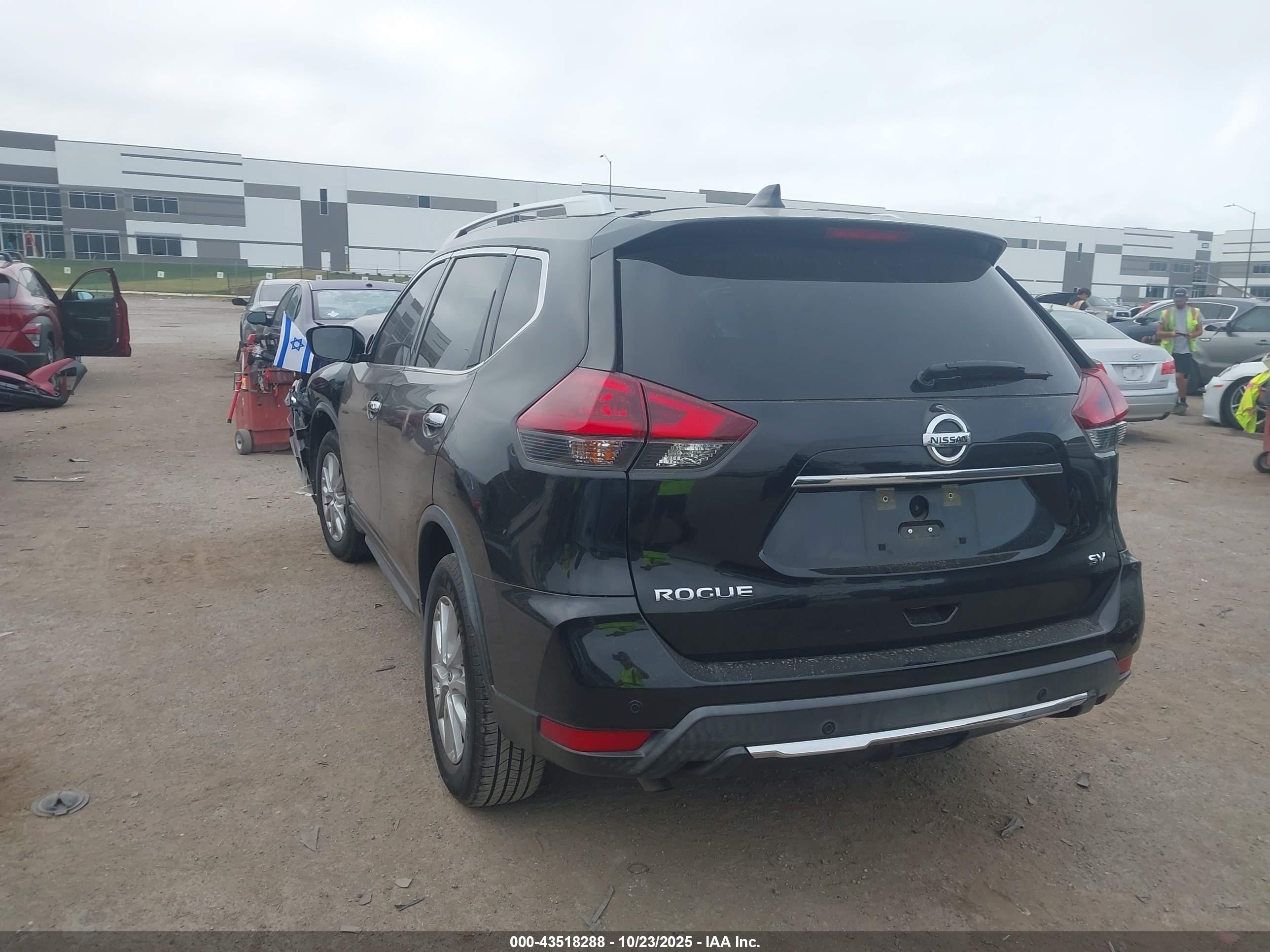 NISSAN ROGUE image 3