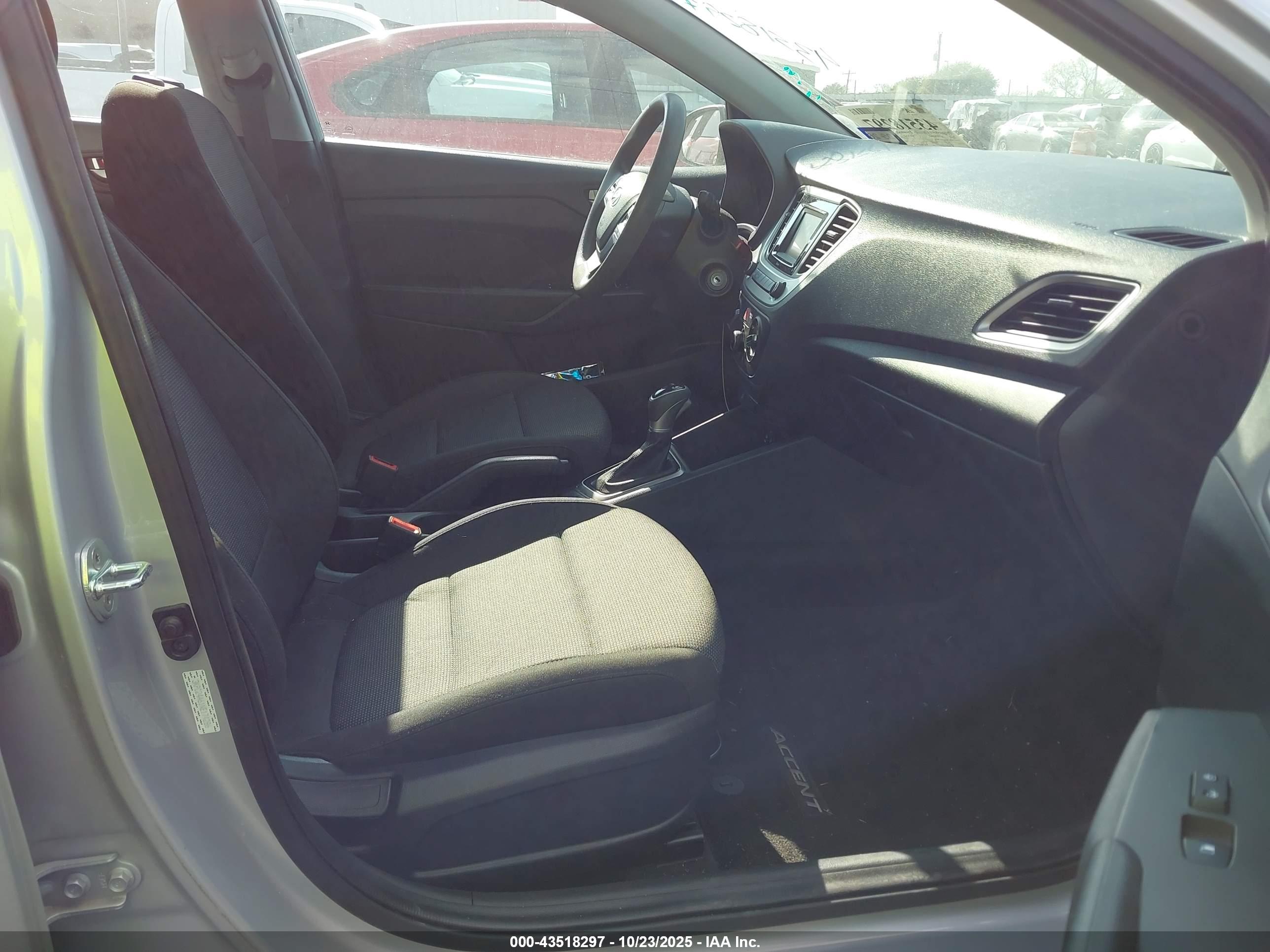 HYUNDAI ACCENT image 5