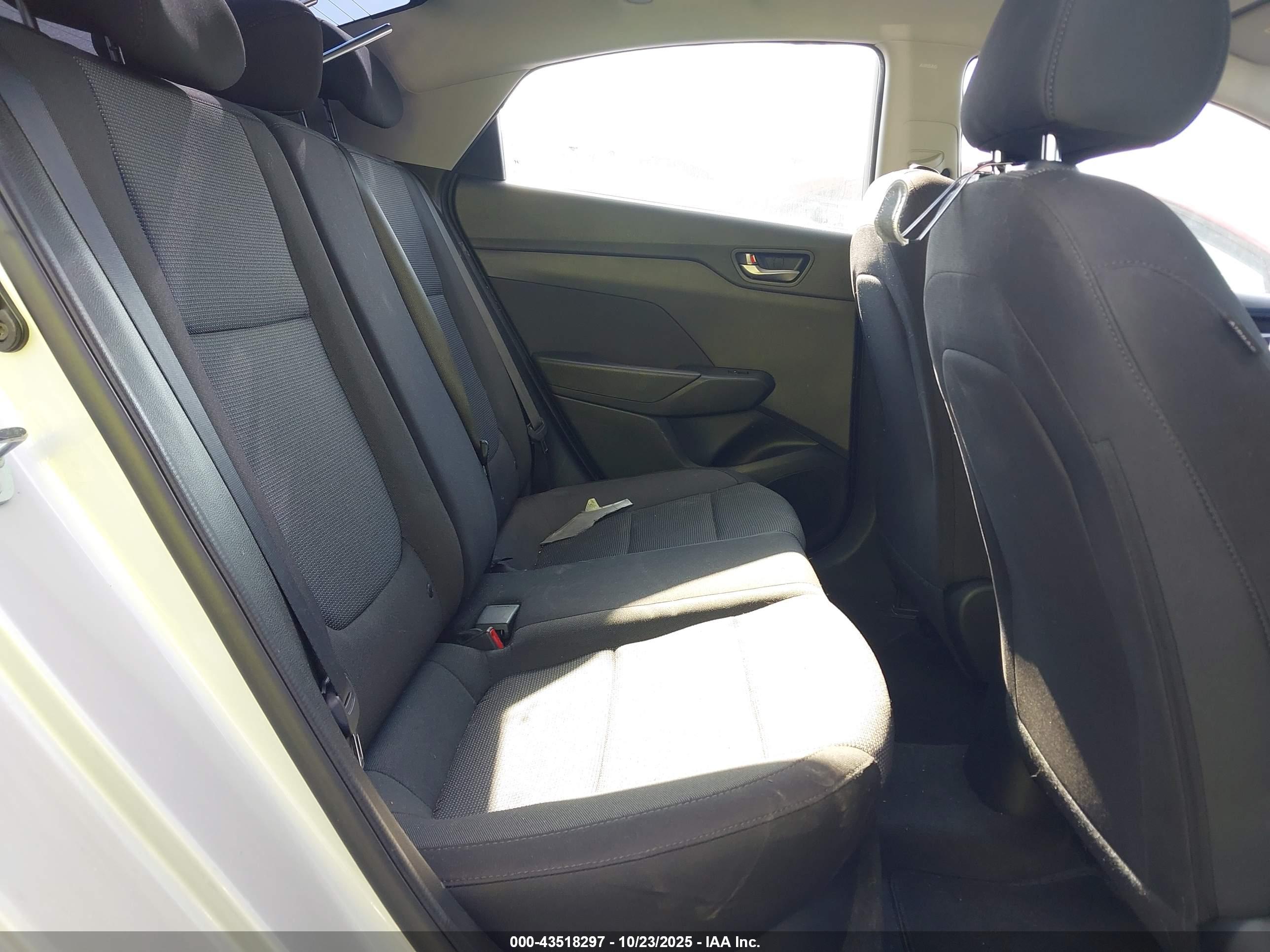 HYUNDAI ACCENT image 8