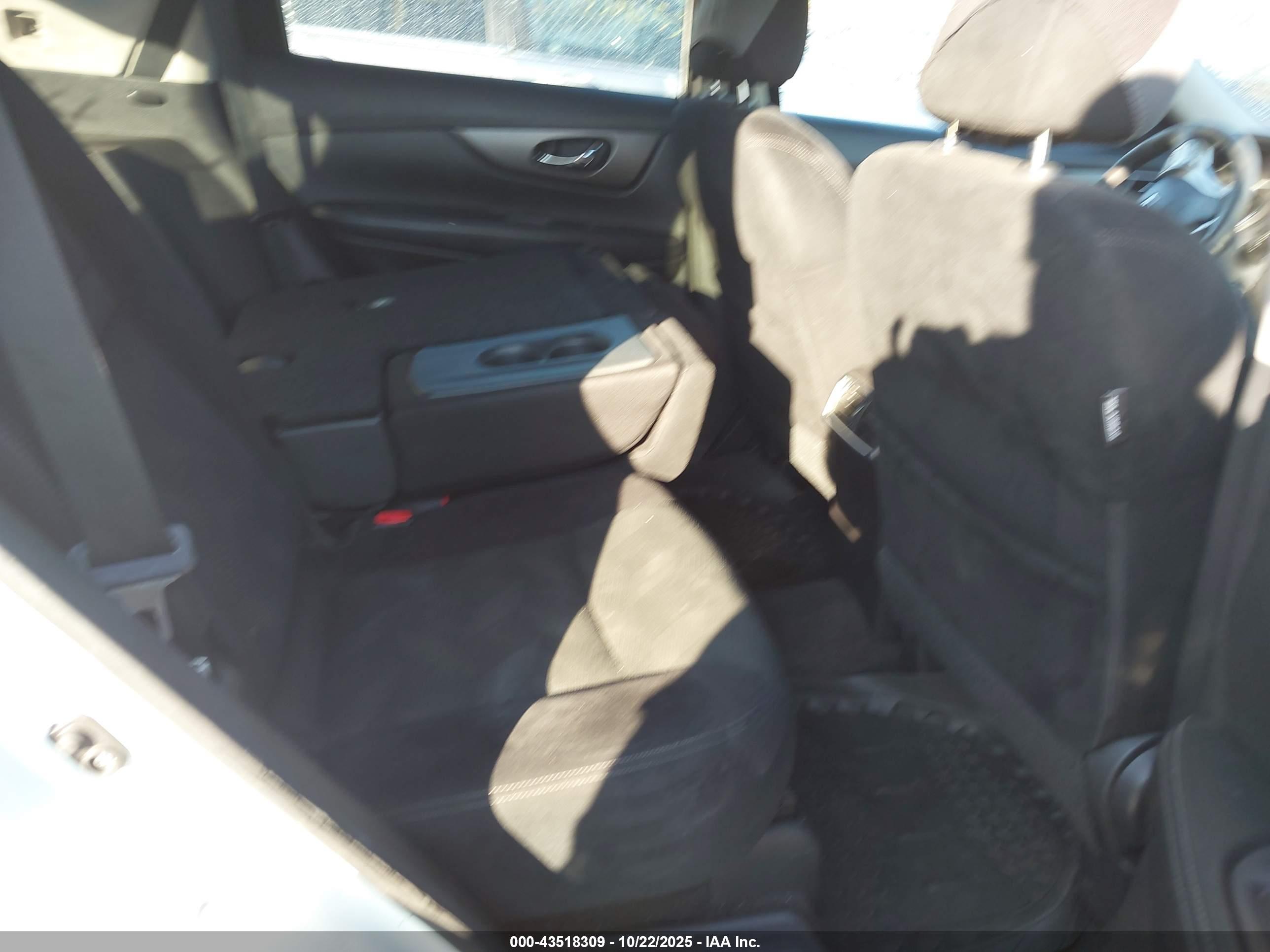 NISSAN ROGUE image 8