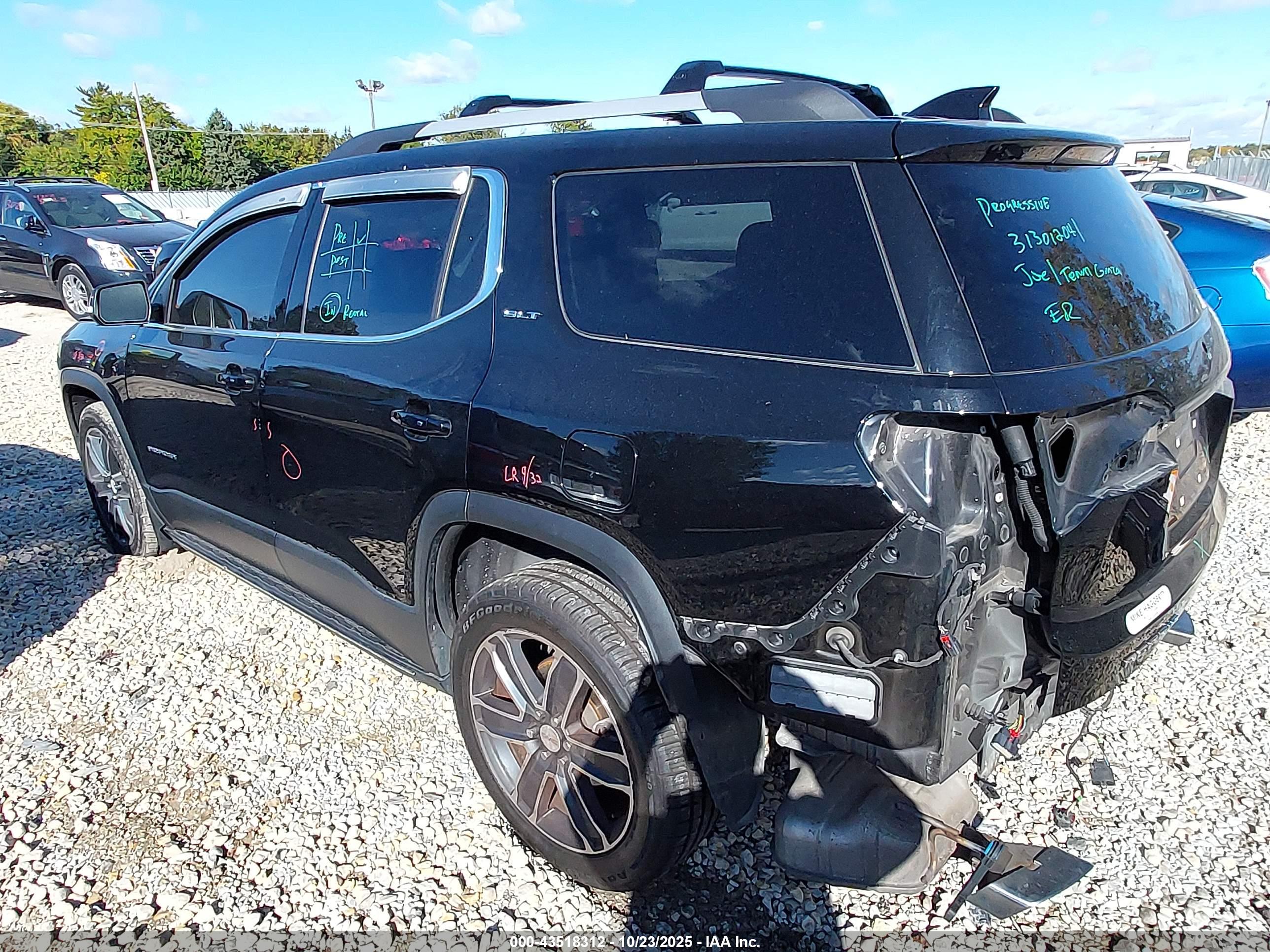 GMC ACADIA image 3
