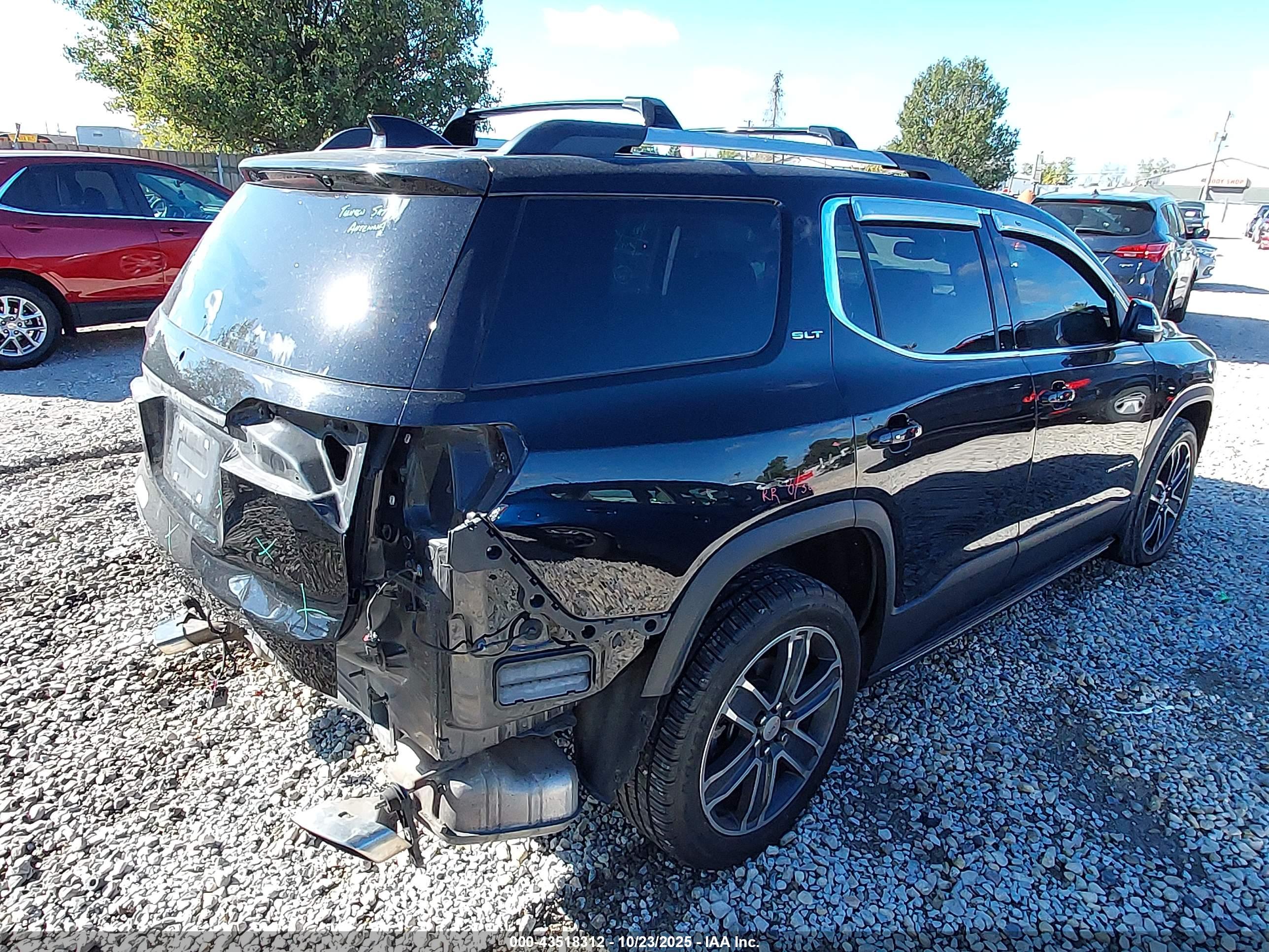 GMC ACADIA image 4