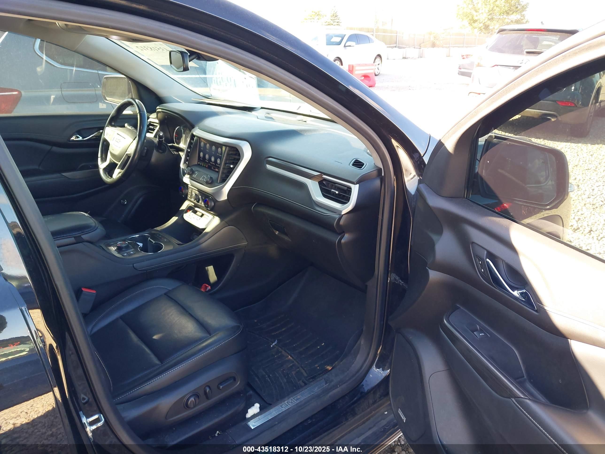 GMC ACADIA image 5