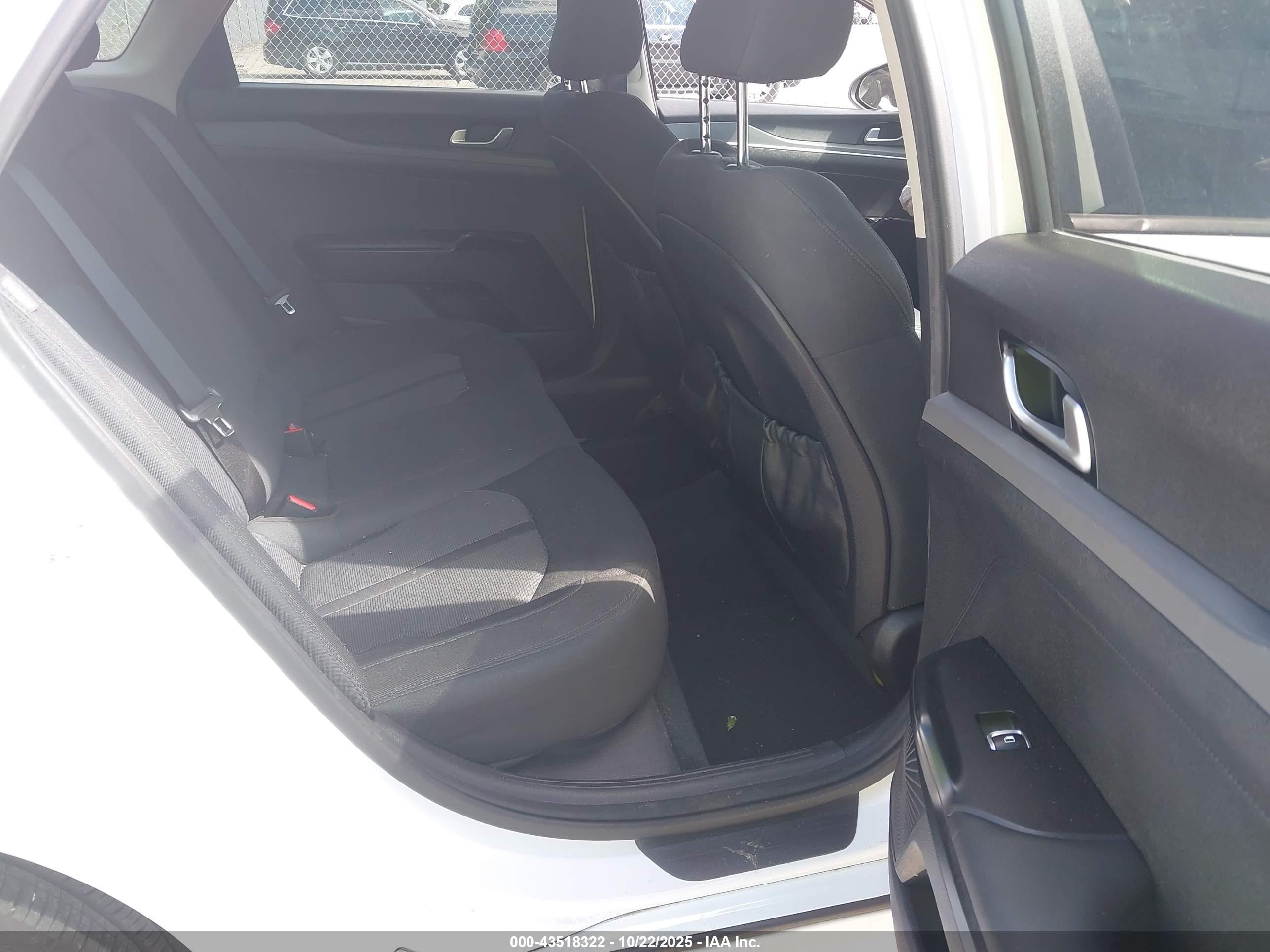 KIA K5 image 8