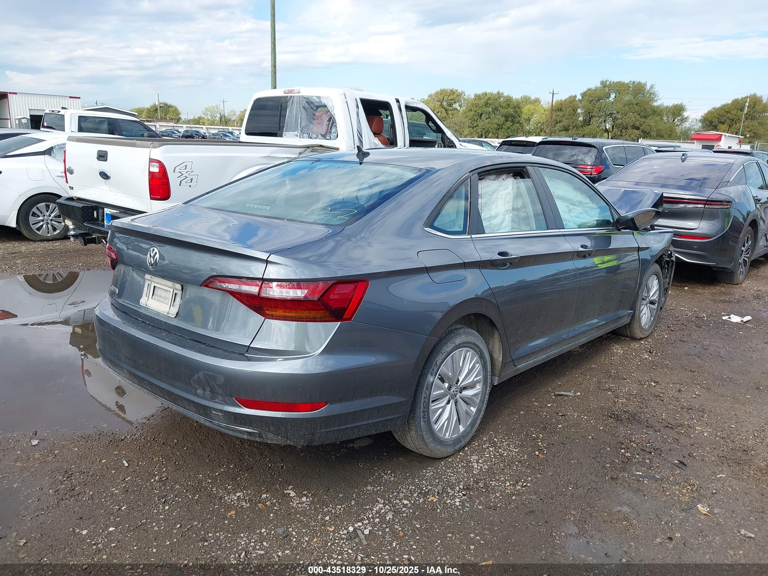 VOLKSWAGEN JETTA image 4