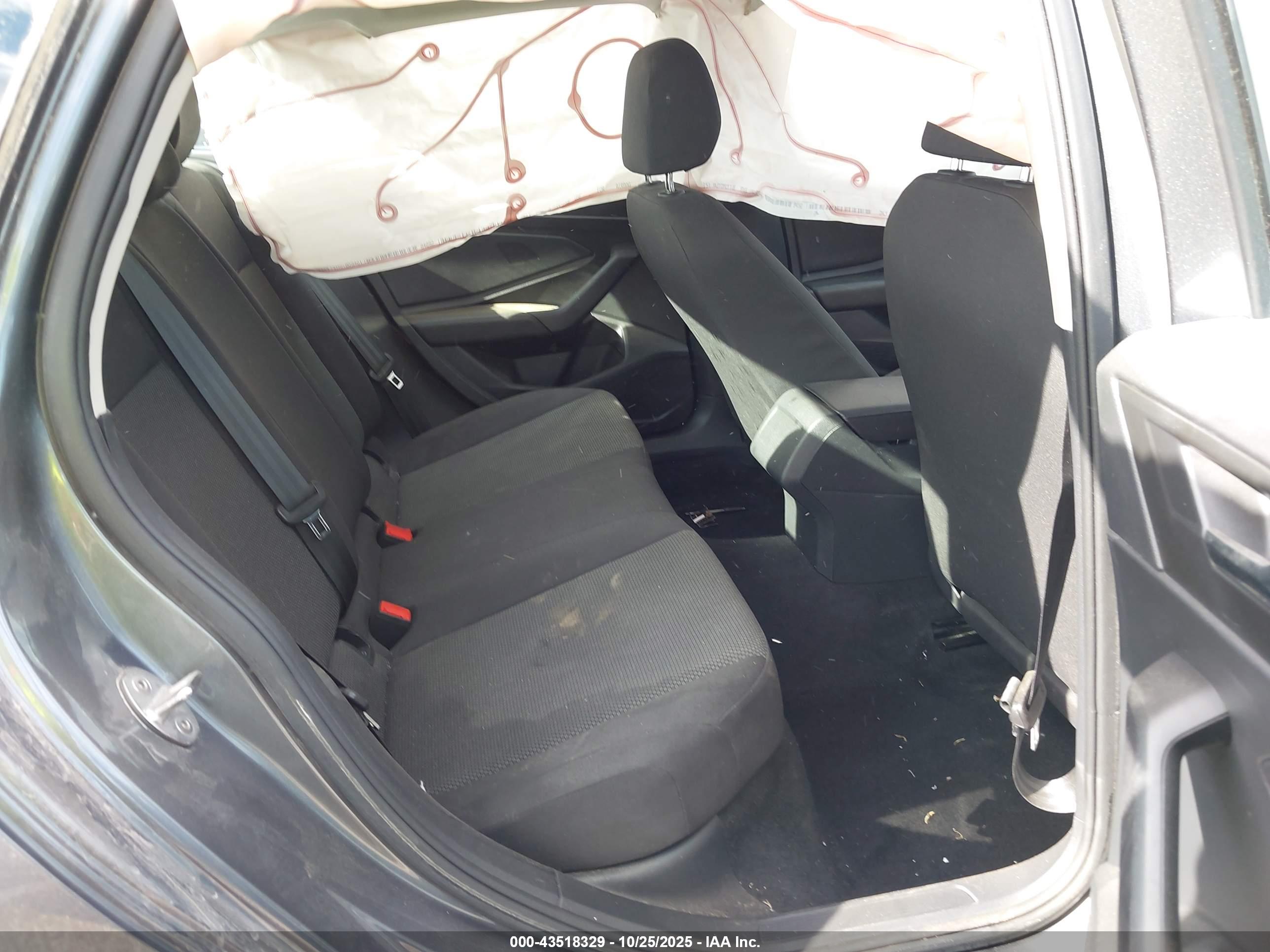 VOLKSWAGEN JETTA image 8