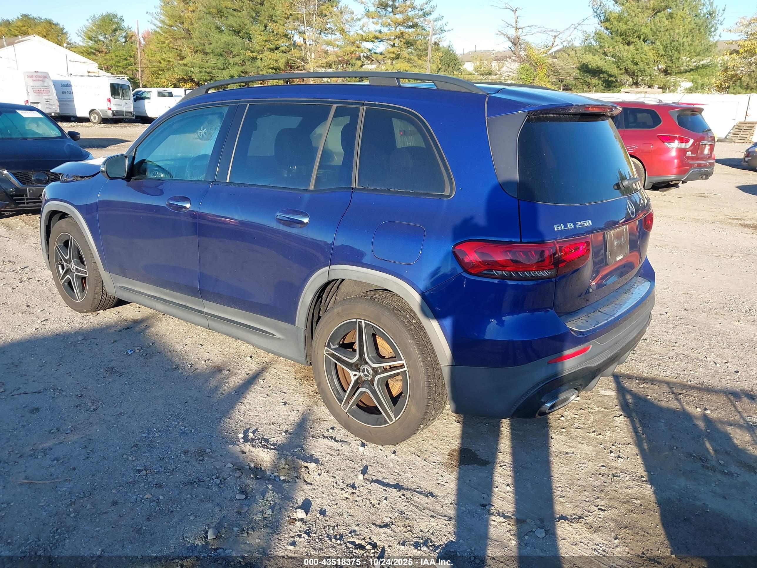 MERCEDES-BENZ GLB image 3