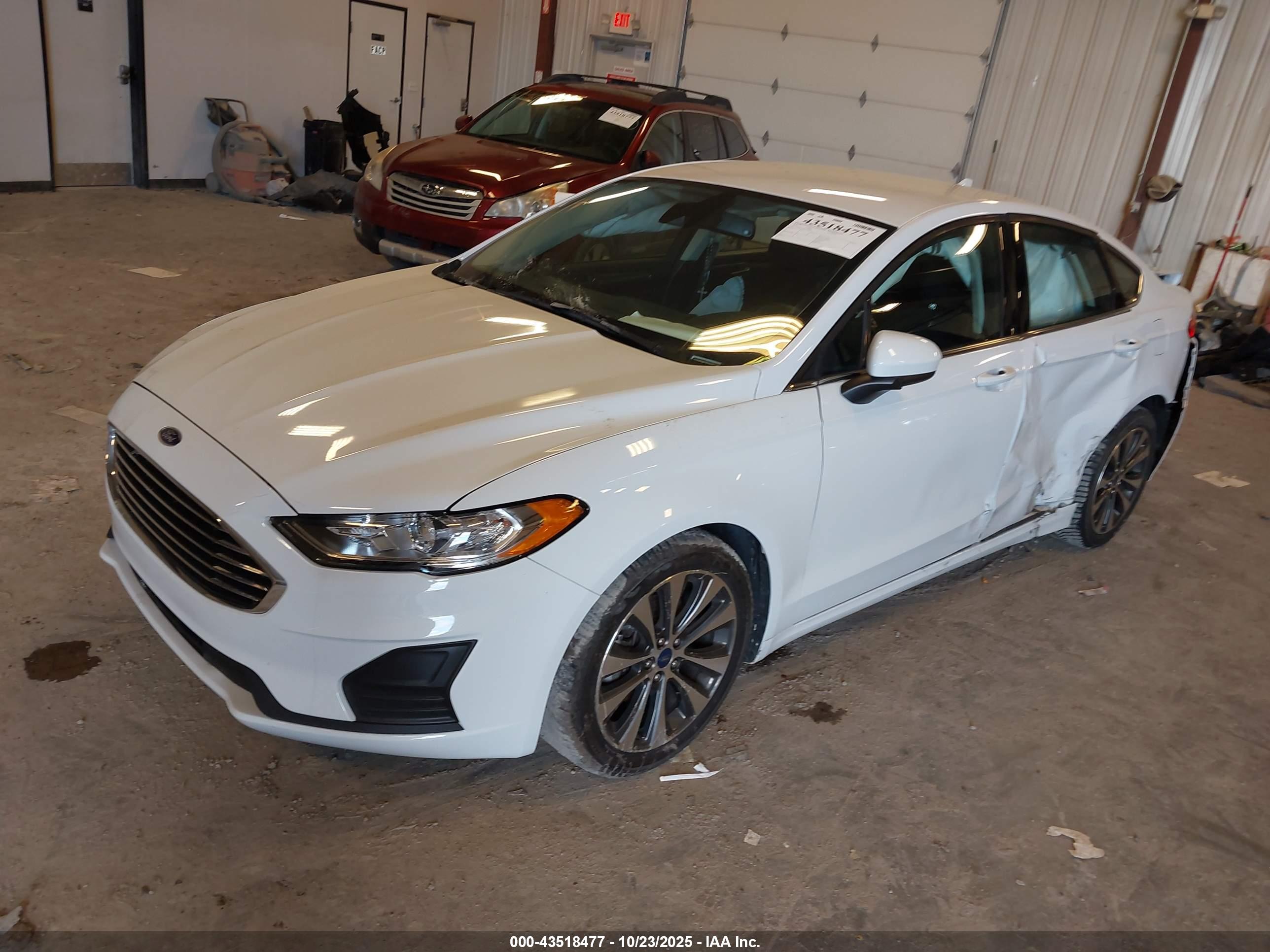 FORD FUSION image 2
