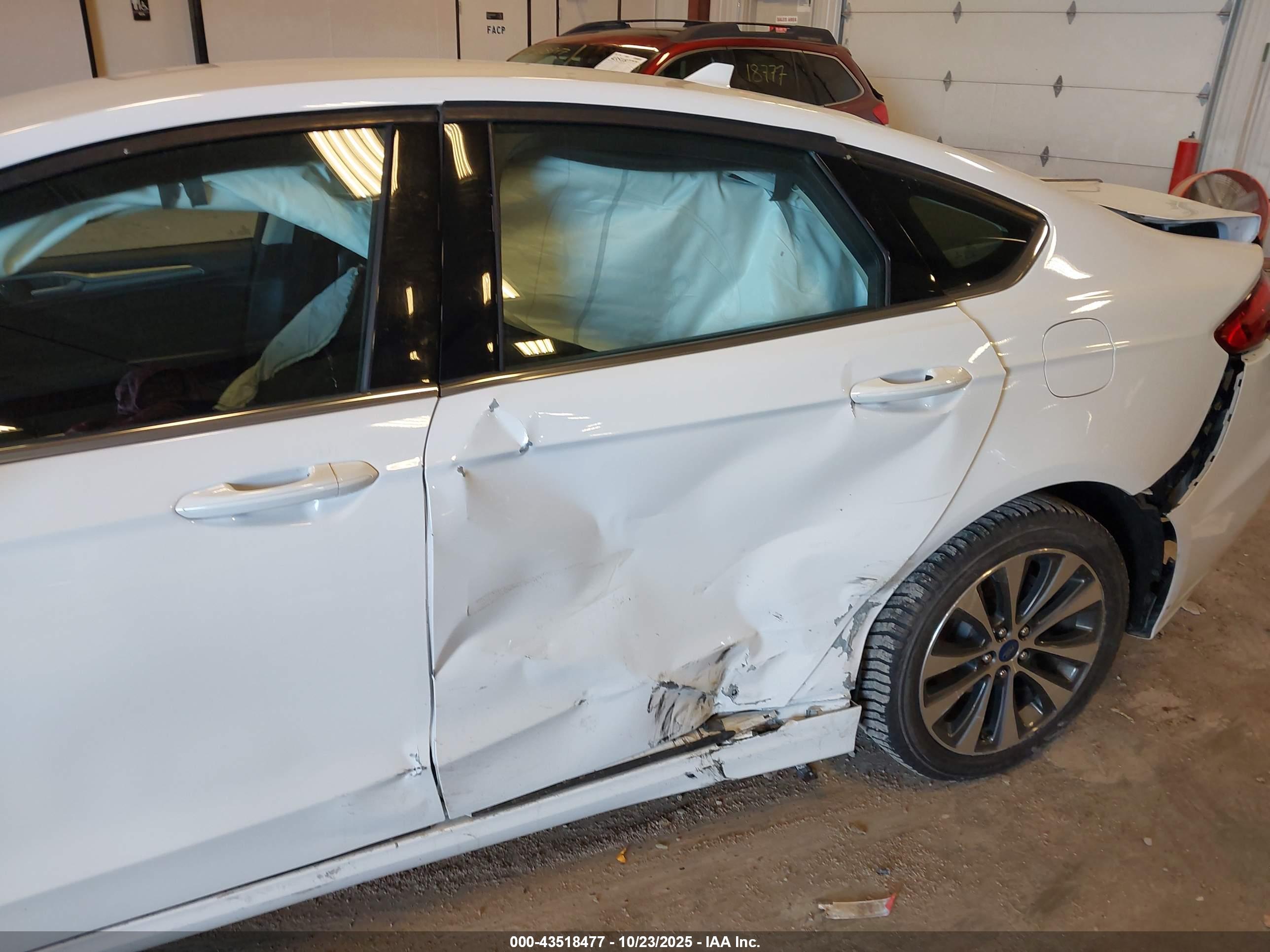 FORD FUSION image 6