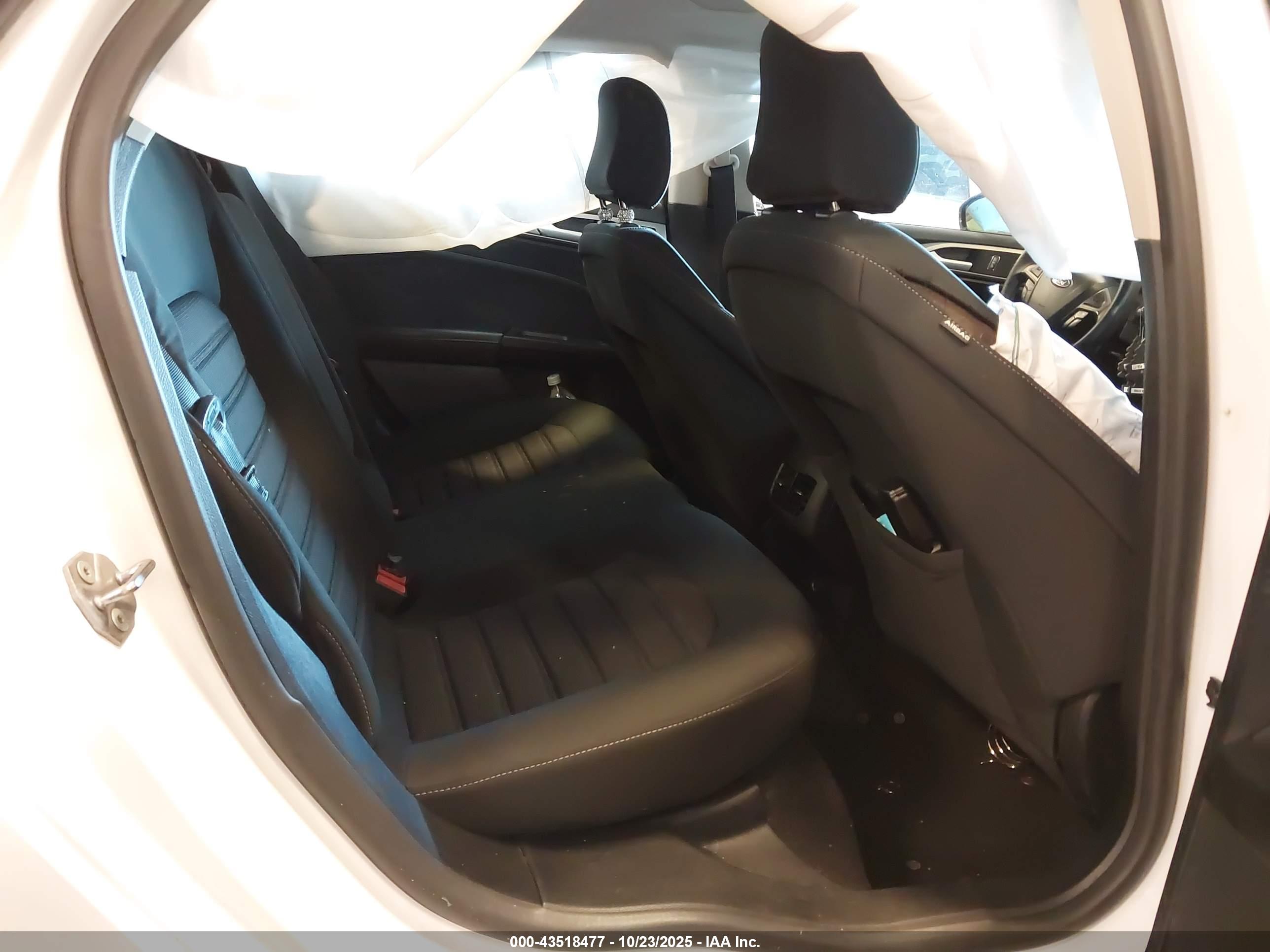 FORD FUSION image 8