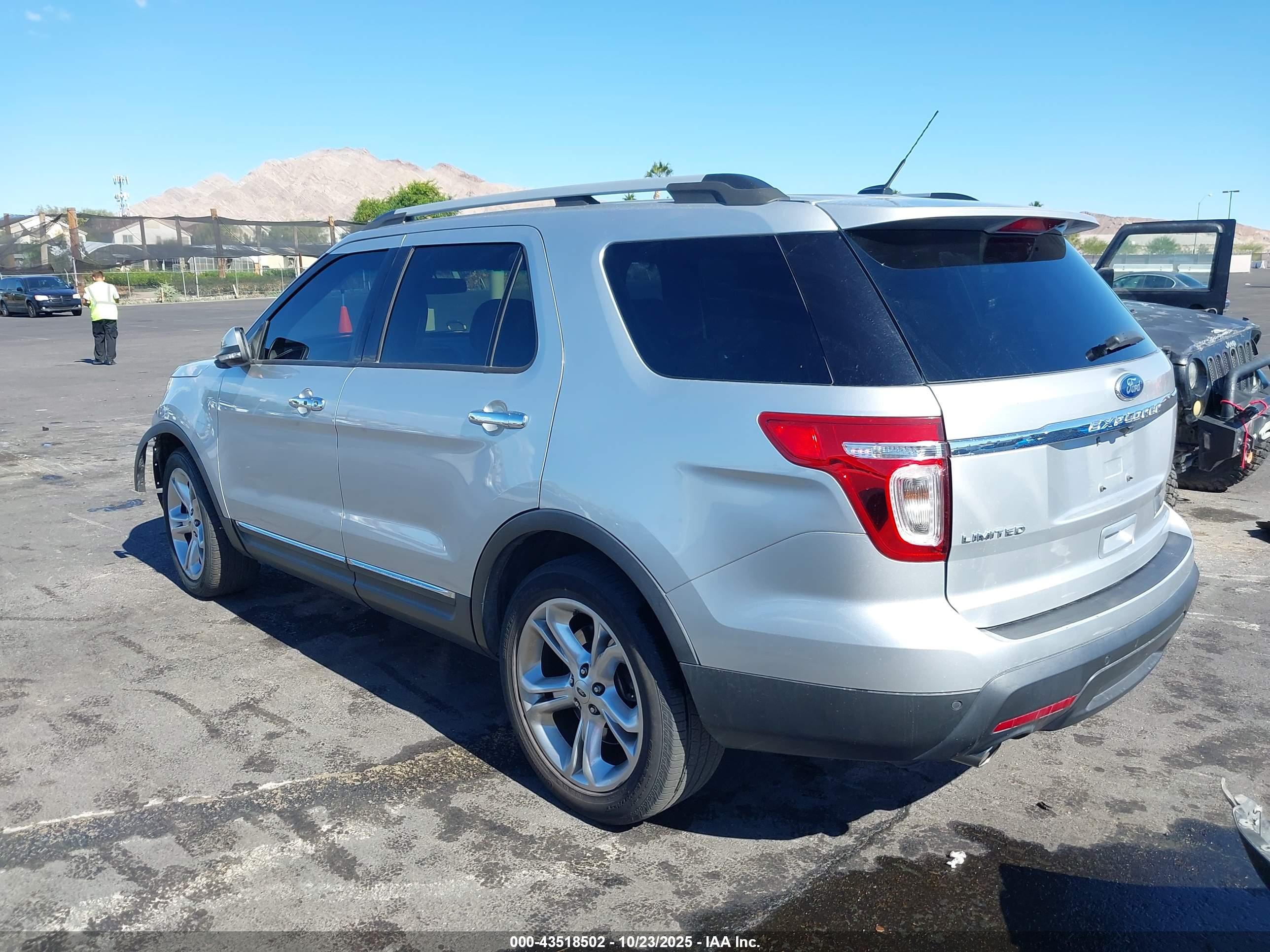 FORD EXPLORER image 3