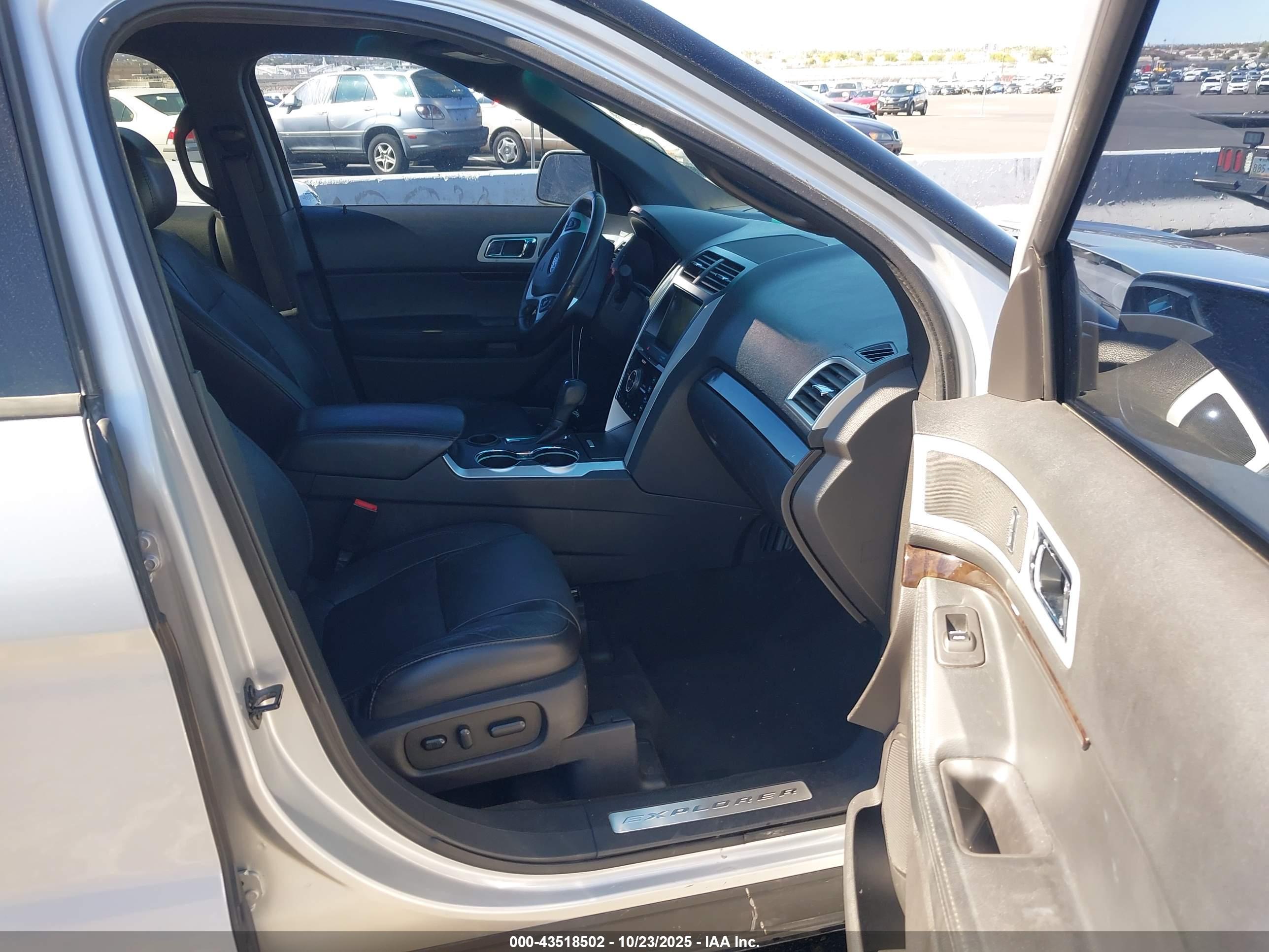 FORD EXPLORER image 5