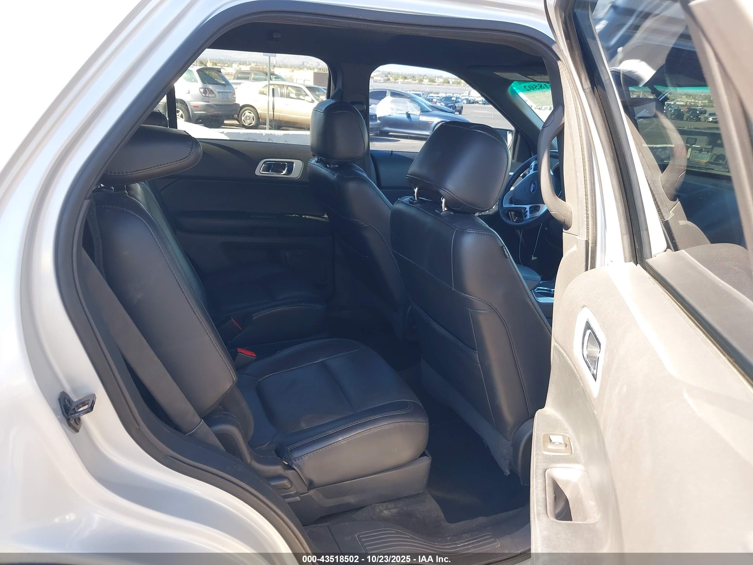 FORD EXPLORER image 8