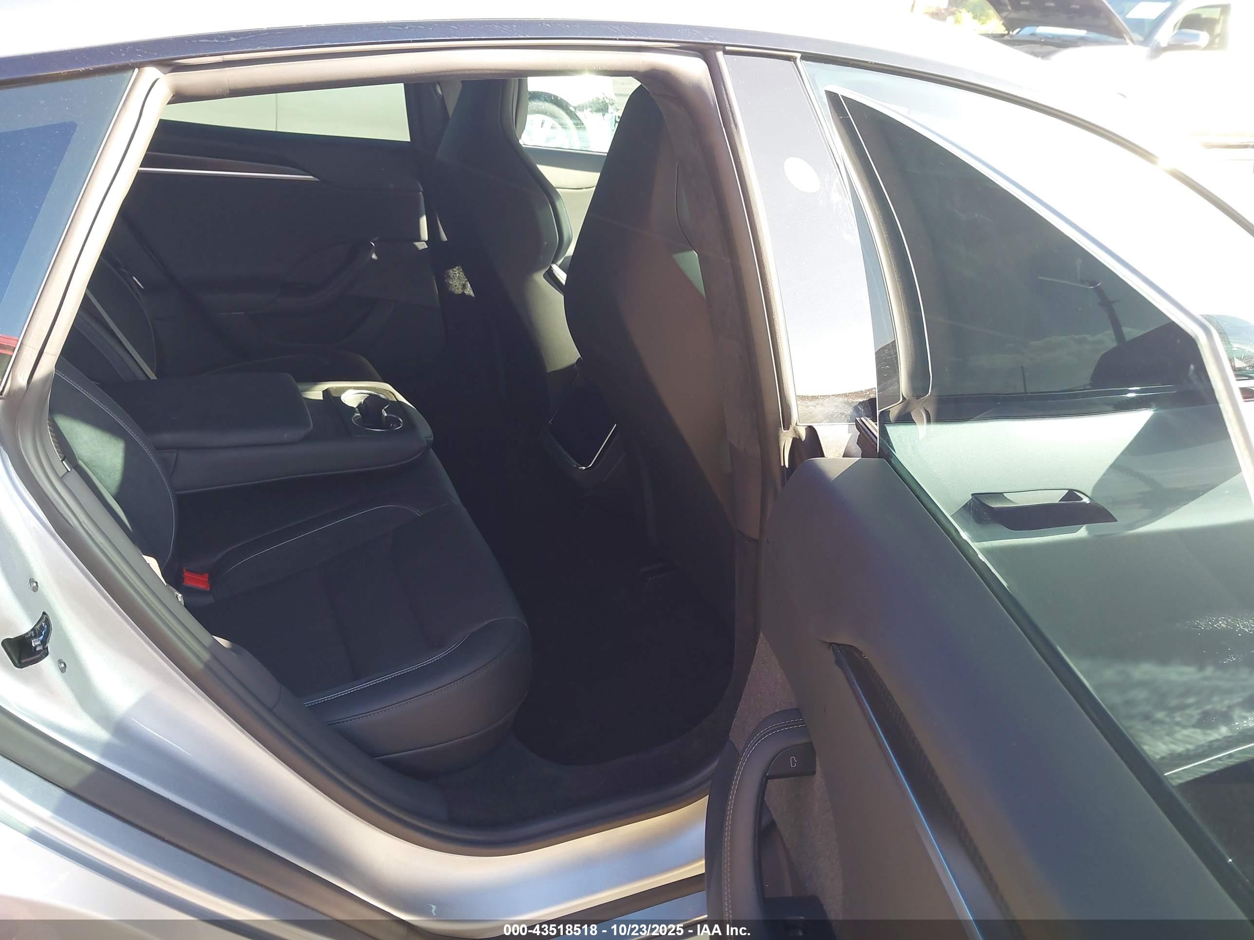 TESLA MODEL image 8