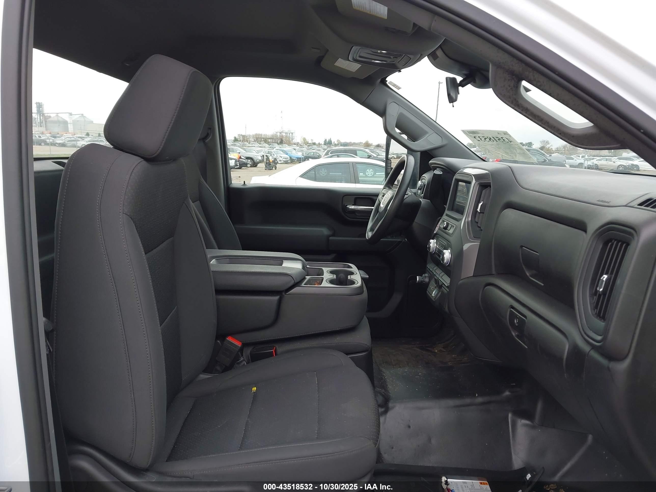 GMC SIERRA image 7