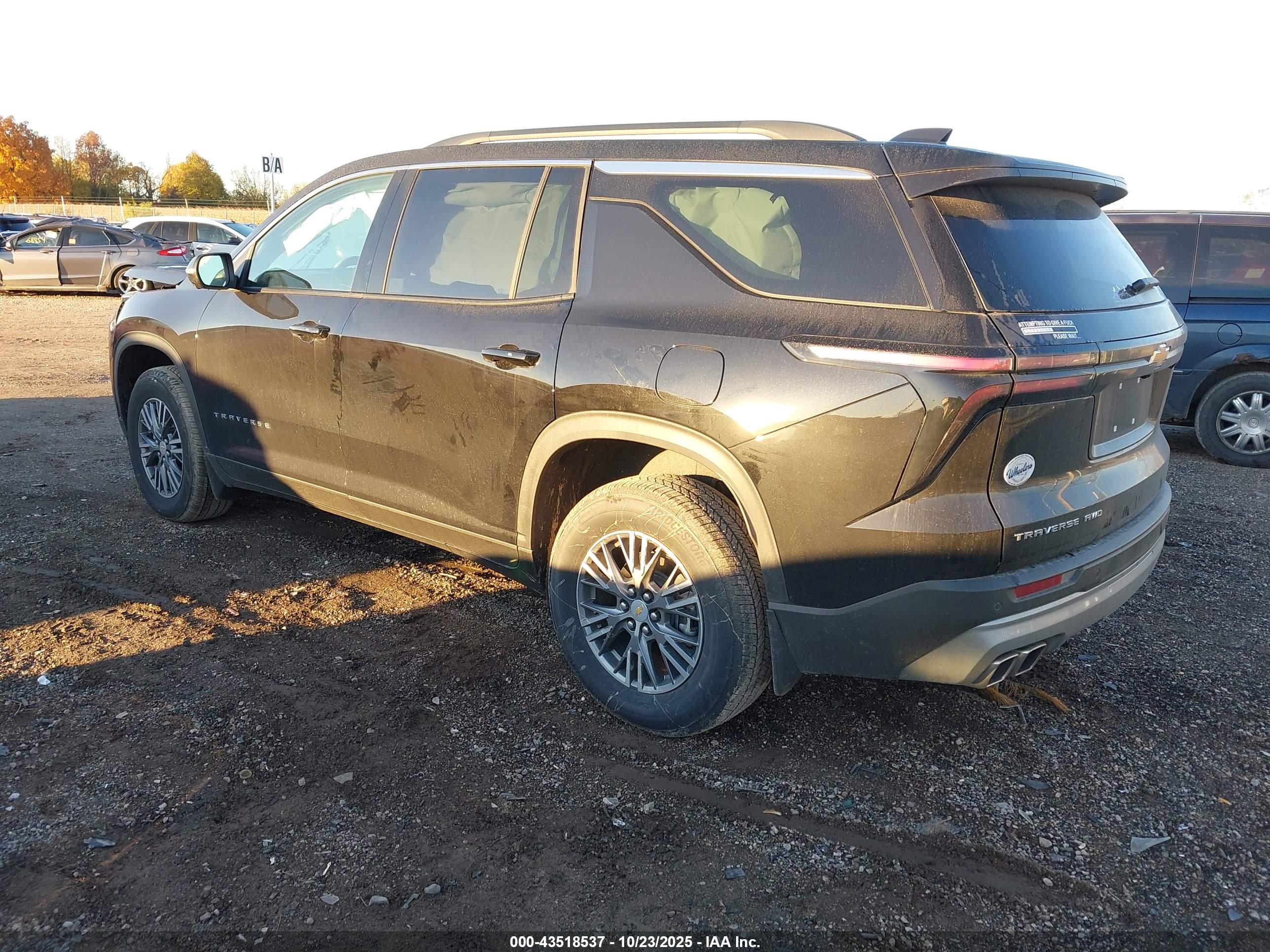 CHEVROLET TRAVERSE image 3