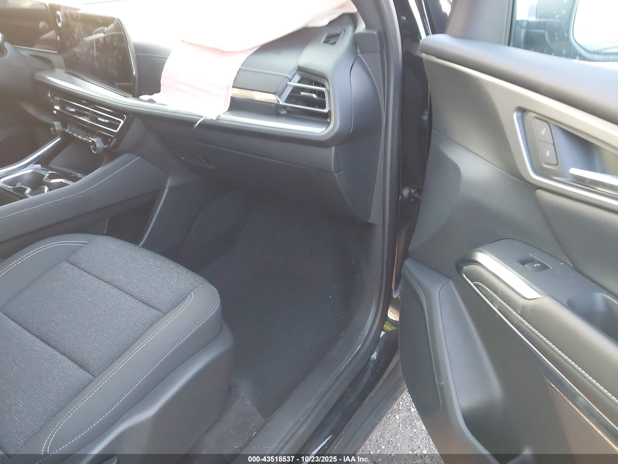 CHEVROLET TRAVERSE image 5