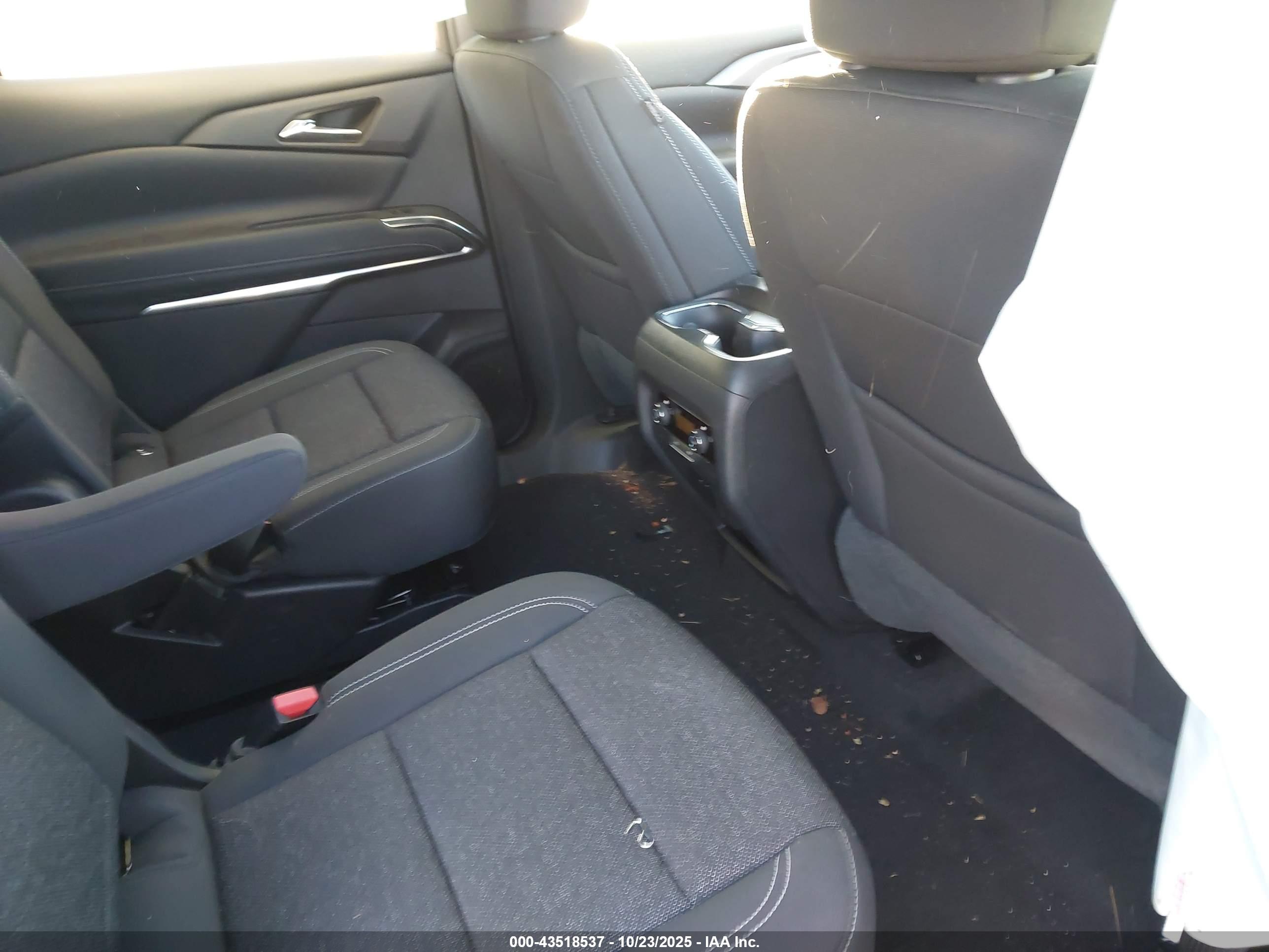 CHEVROLET TRAVERSE image 8